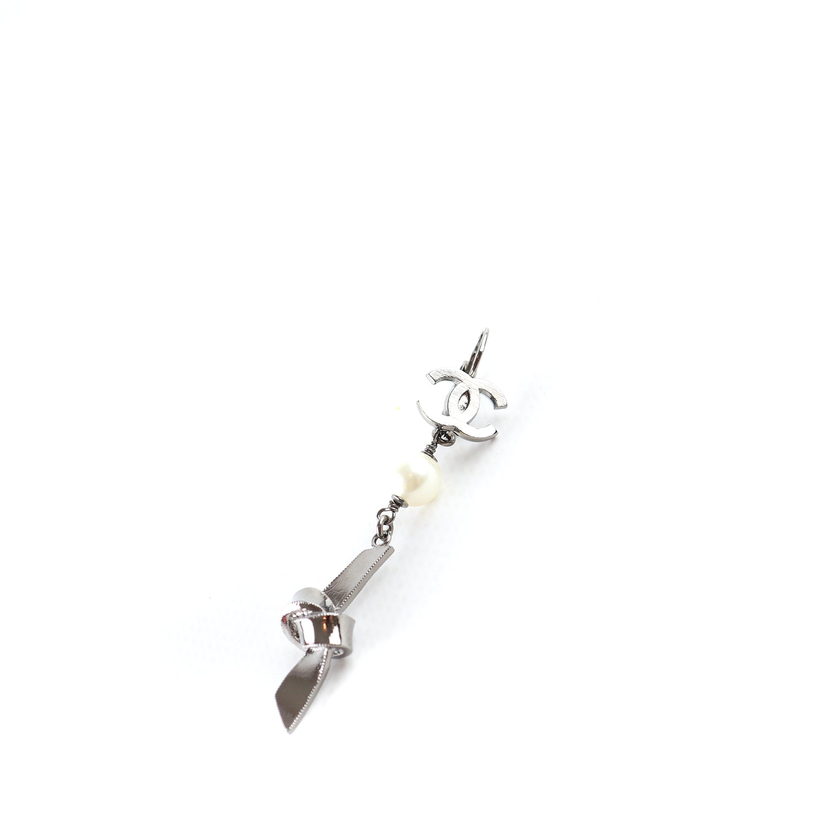 CHANEL - Boucles d'oreilles Noeud