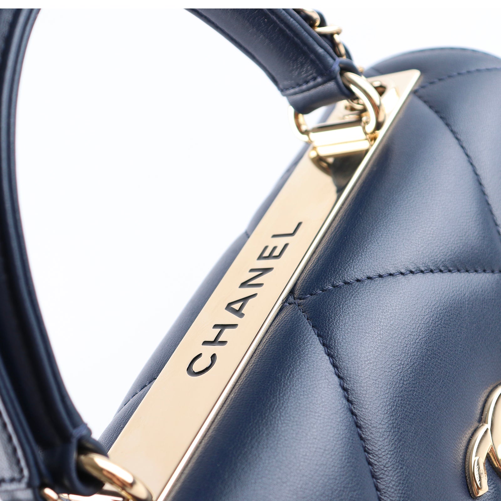 CHANEL - Sac à main Trendy CC small en cuir bleu marine