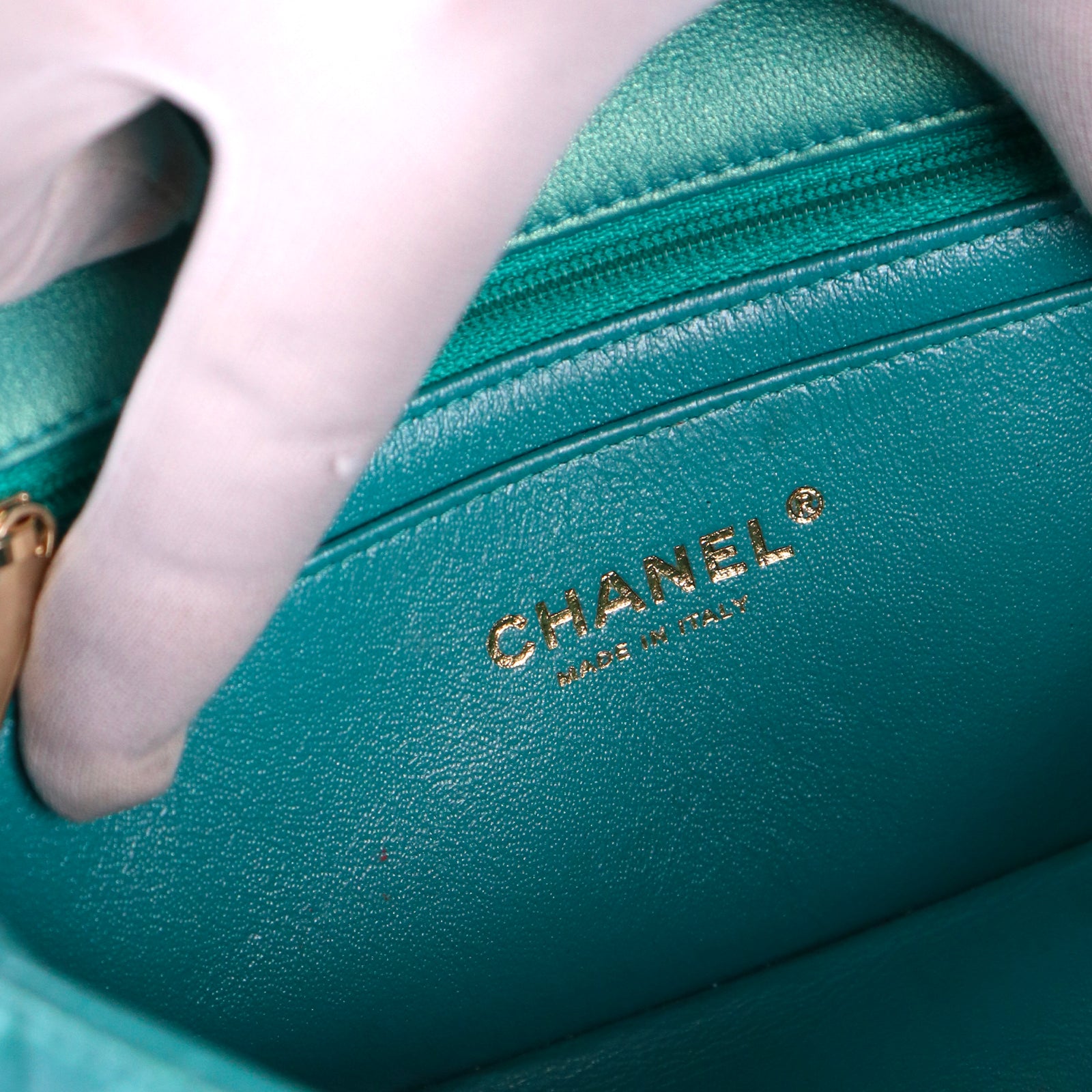 CHANEL - Sac à bandoulière Timeless mini bleu Tiffany