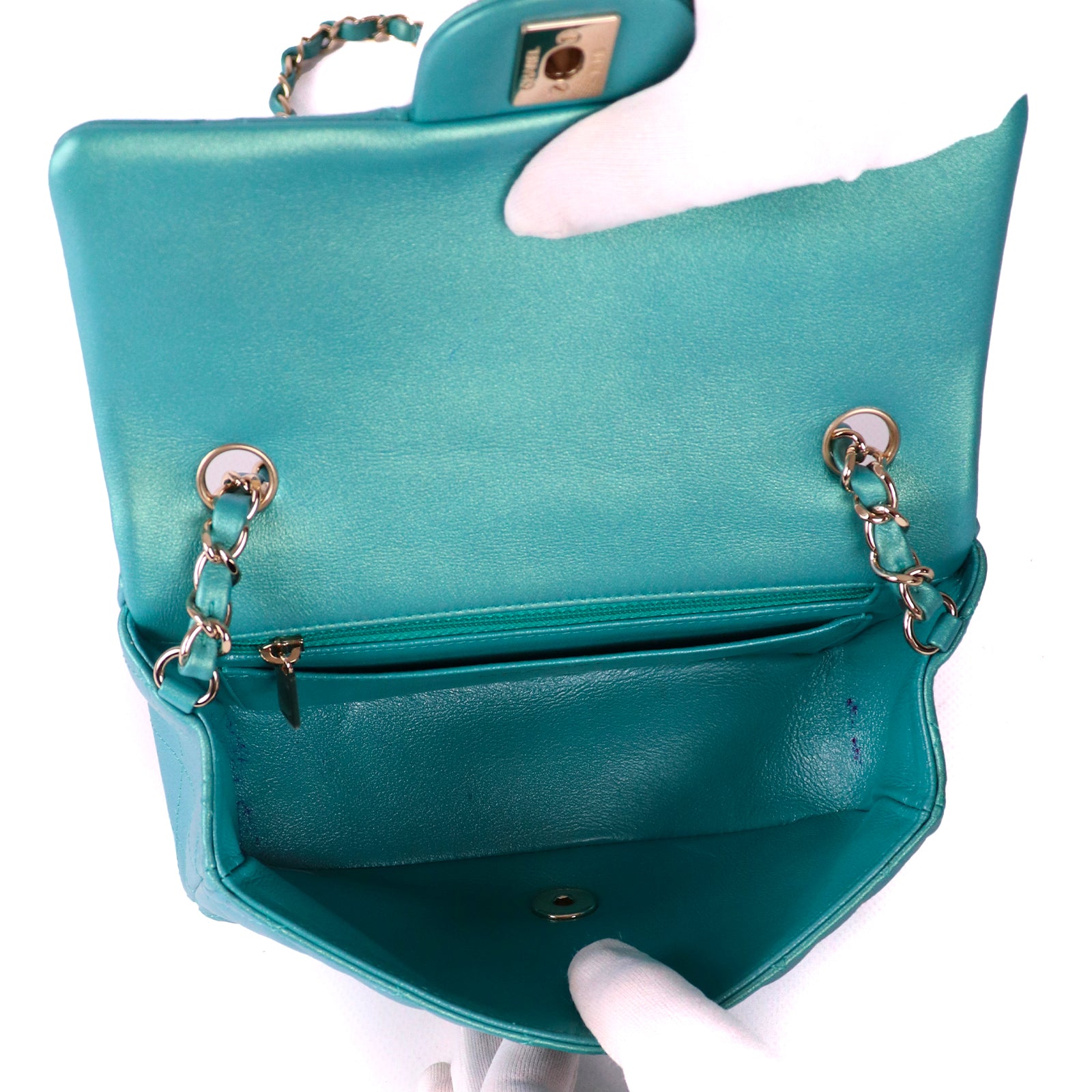 CHANEL - Sac à bandoulière Timeless mini bleu Tiffany