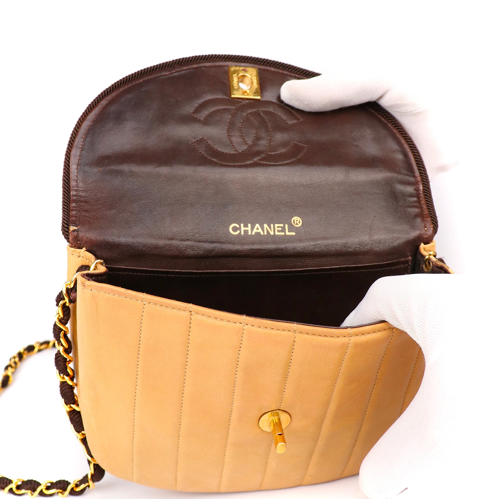 CHANEL - Sac à bandoulière Croissant vintage