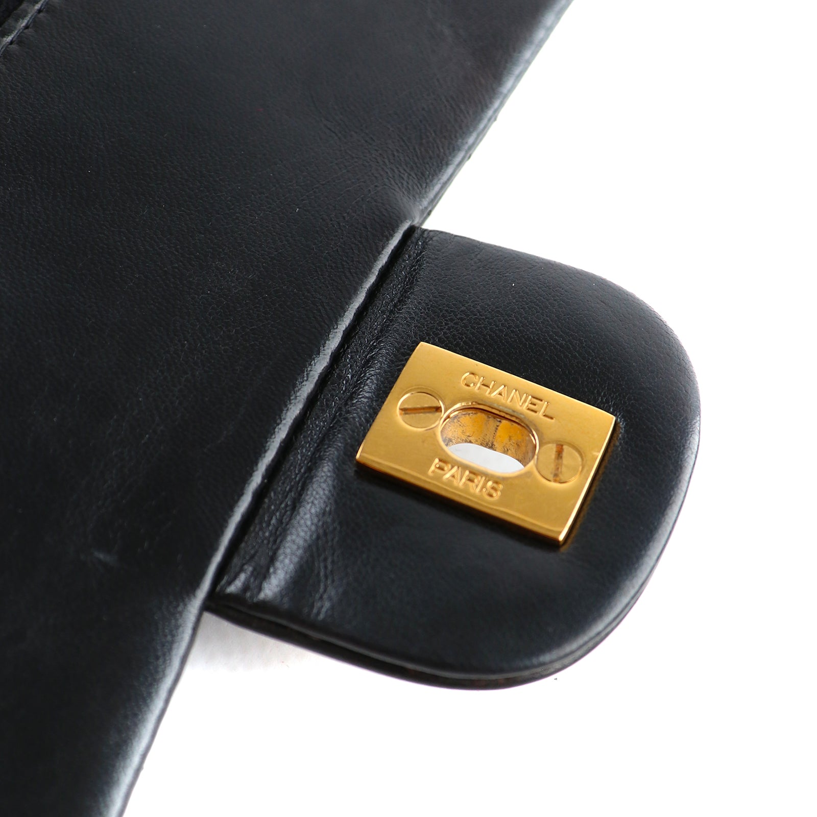 CHANEL - Sac à main Timeless double flap 23cm en cuir matelassé noir vintage