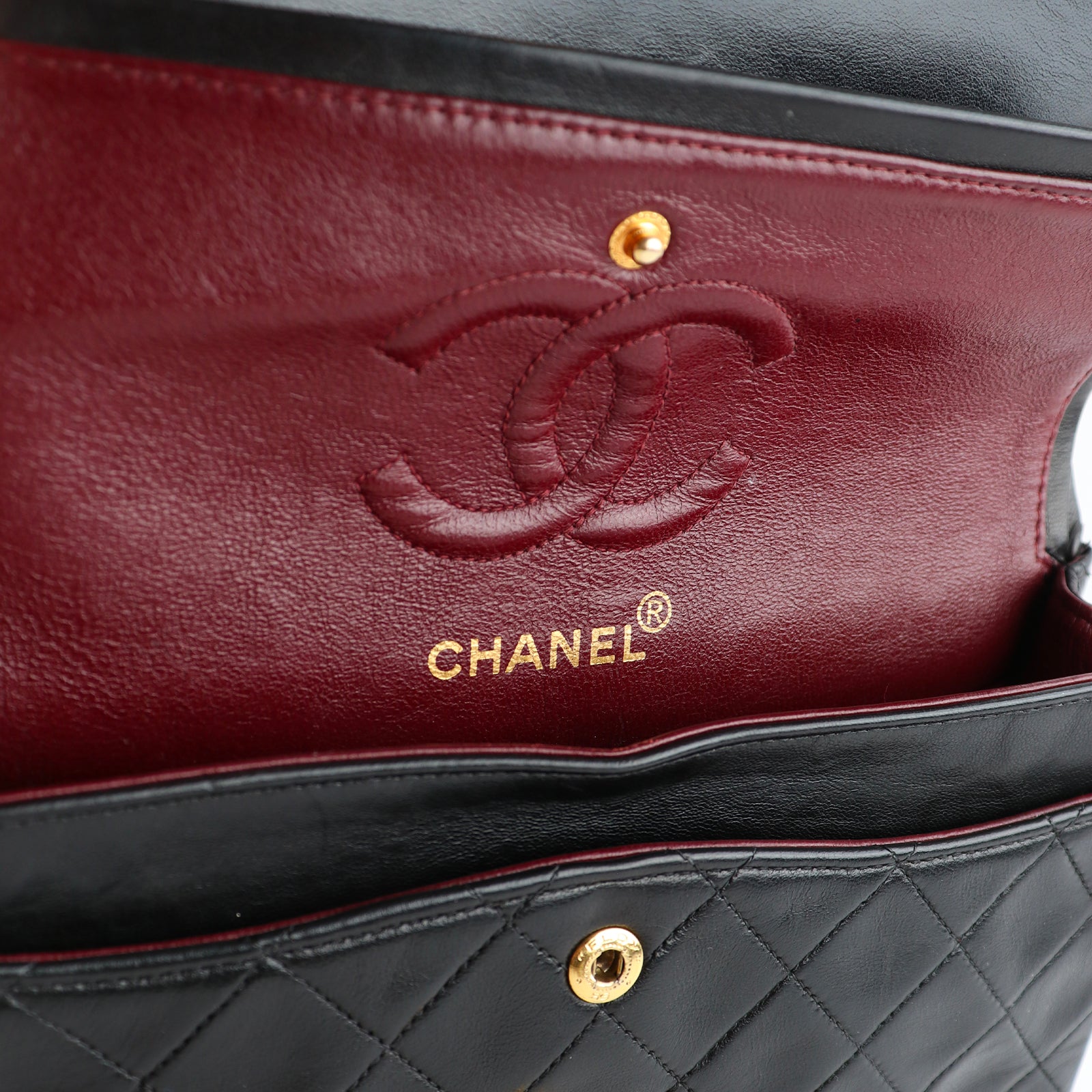 CHANEL - Sac à main Timeless double flap 23cm en cuir matelassé noir vintage