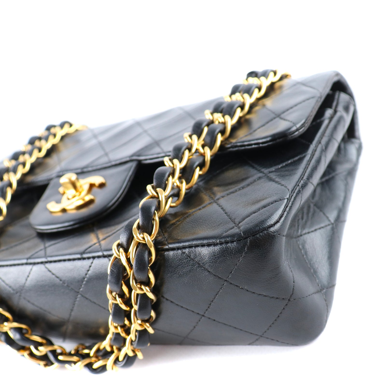 CHANEL - Sac à main Timeless double flap 23cm en cuir matelassé noir vintage