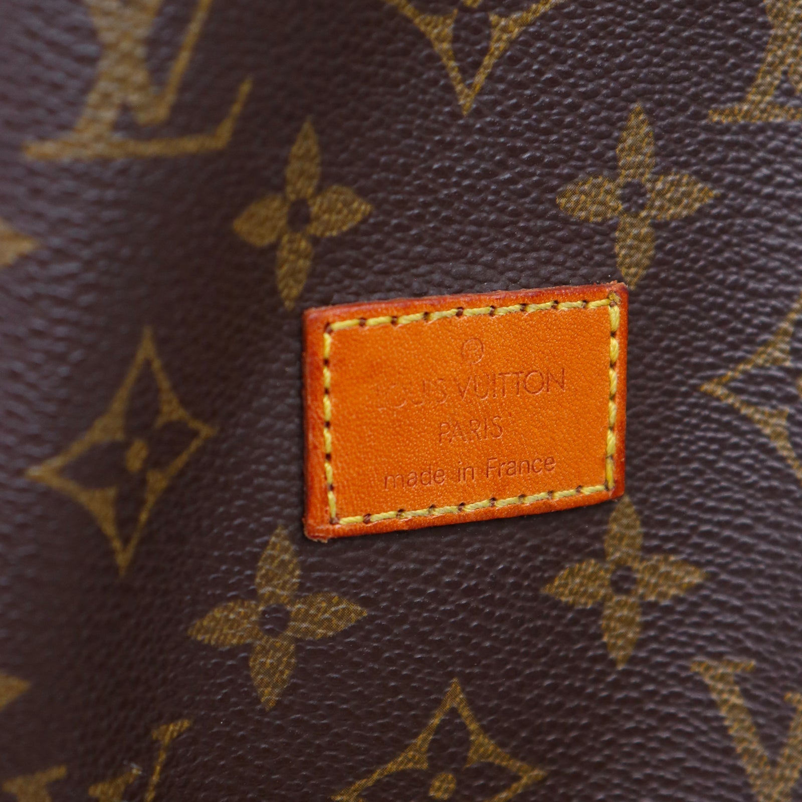 LOUIS VUITTON - Sac à bandoulière Saumur