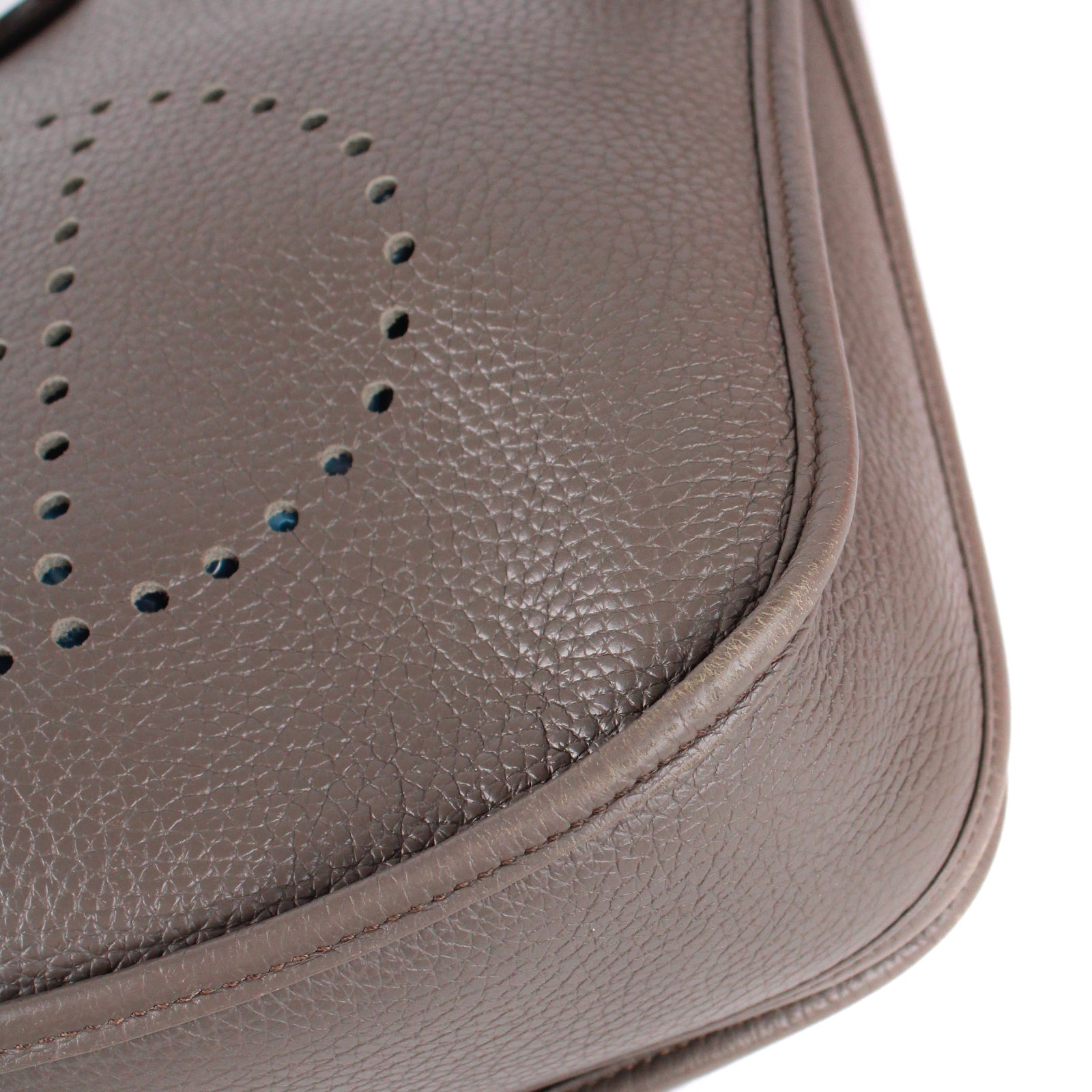 HERMÈS - Sac à bandoulière Evelyne 29 taurillon clémence