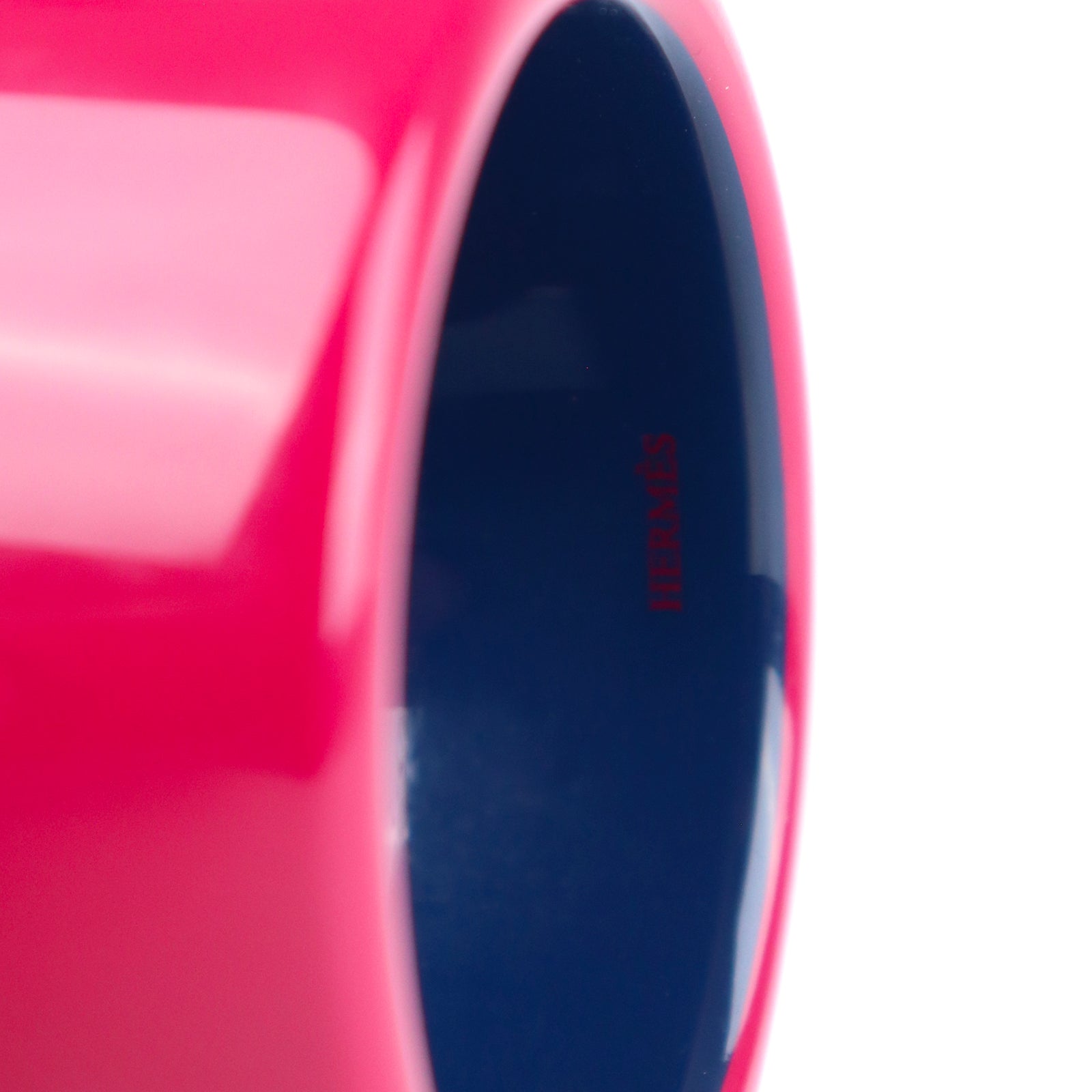 HERMÈS - Bracelet en bois laqué violet