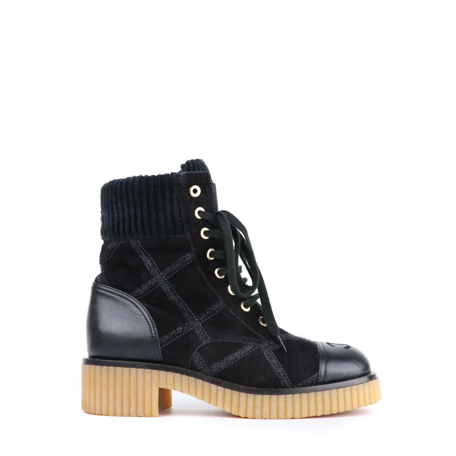CHANEL - Boots en daim (T37)
