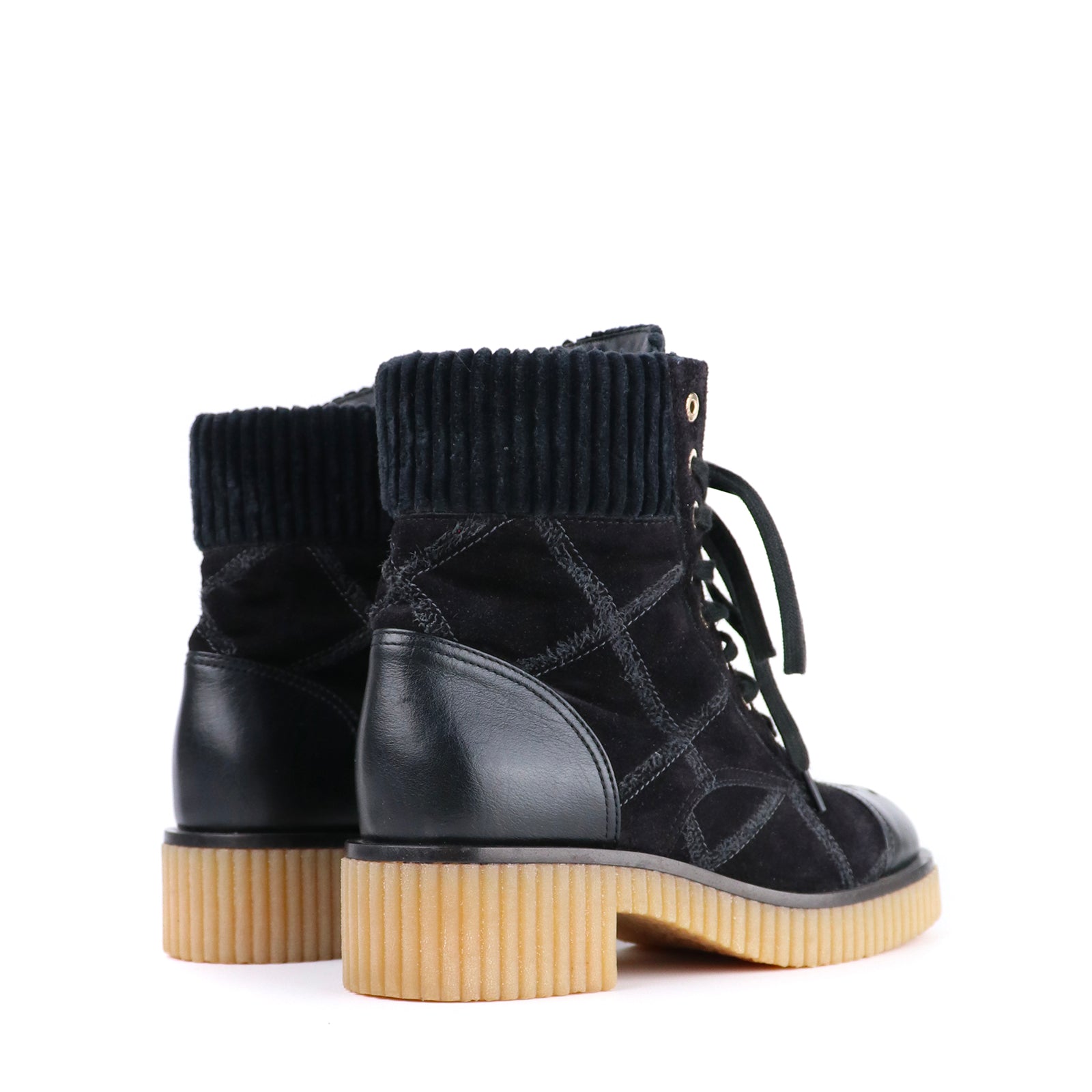 CHANEL - Boots en daim (T37)