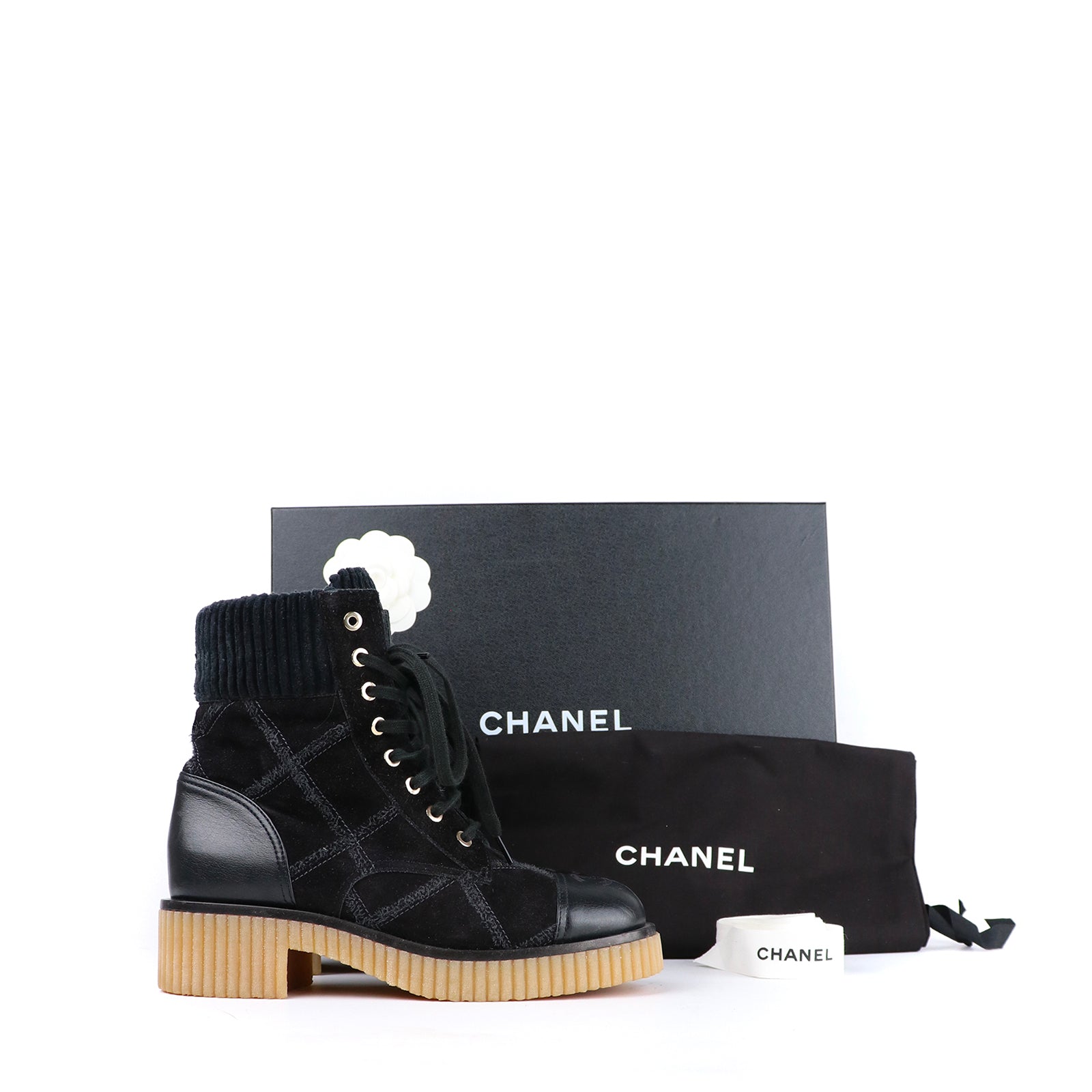 CHANEL - Boots en daim (T37)