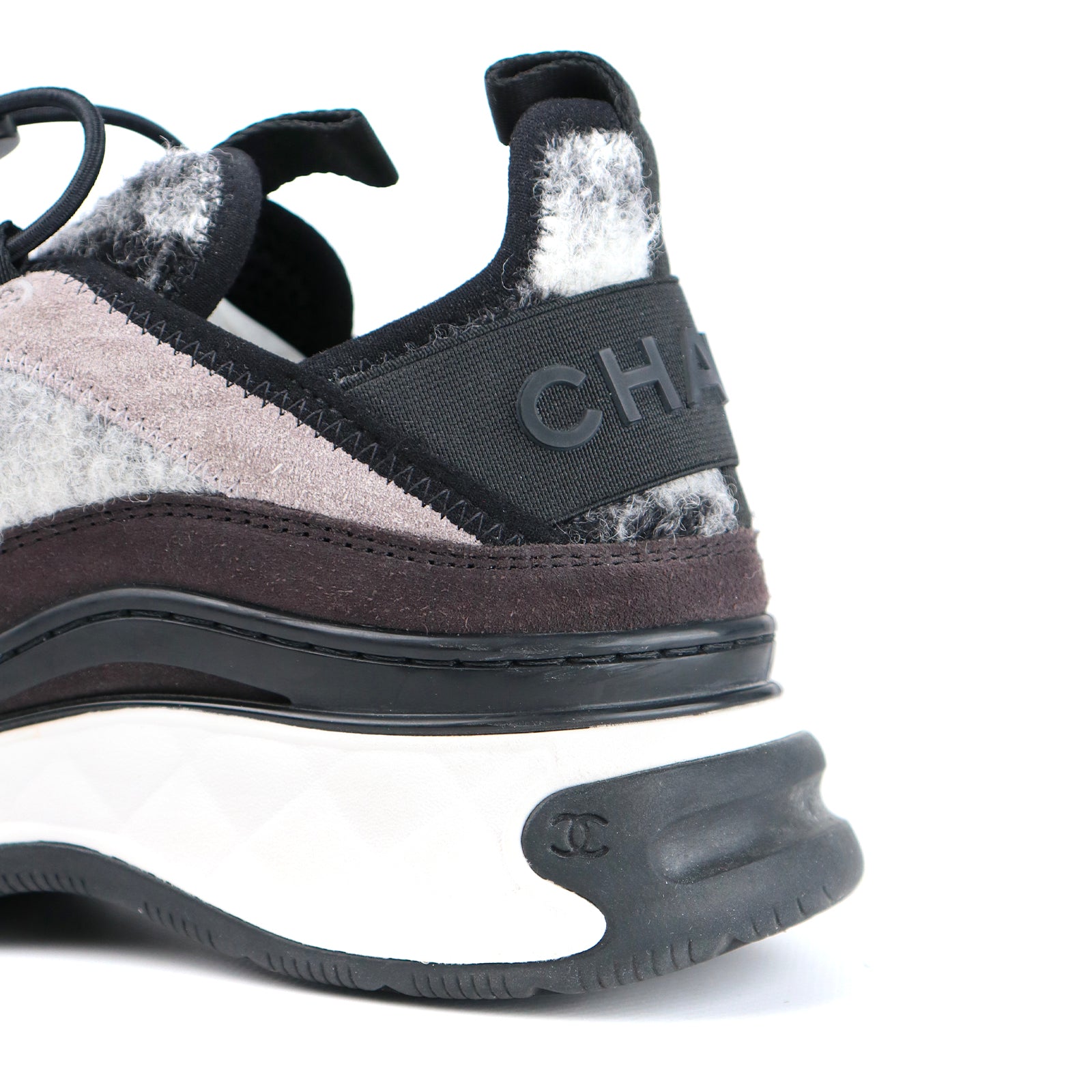 CHANEL - Tweed and suede sneakers (T37)
