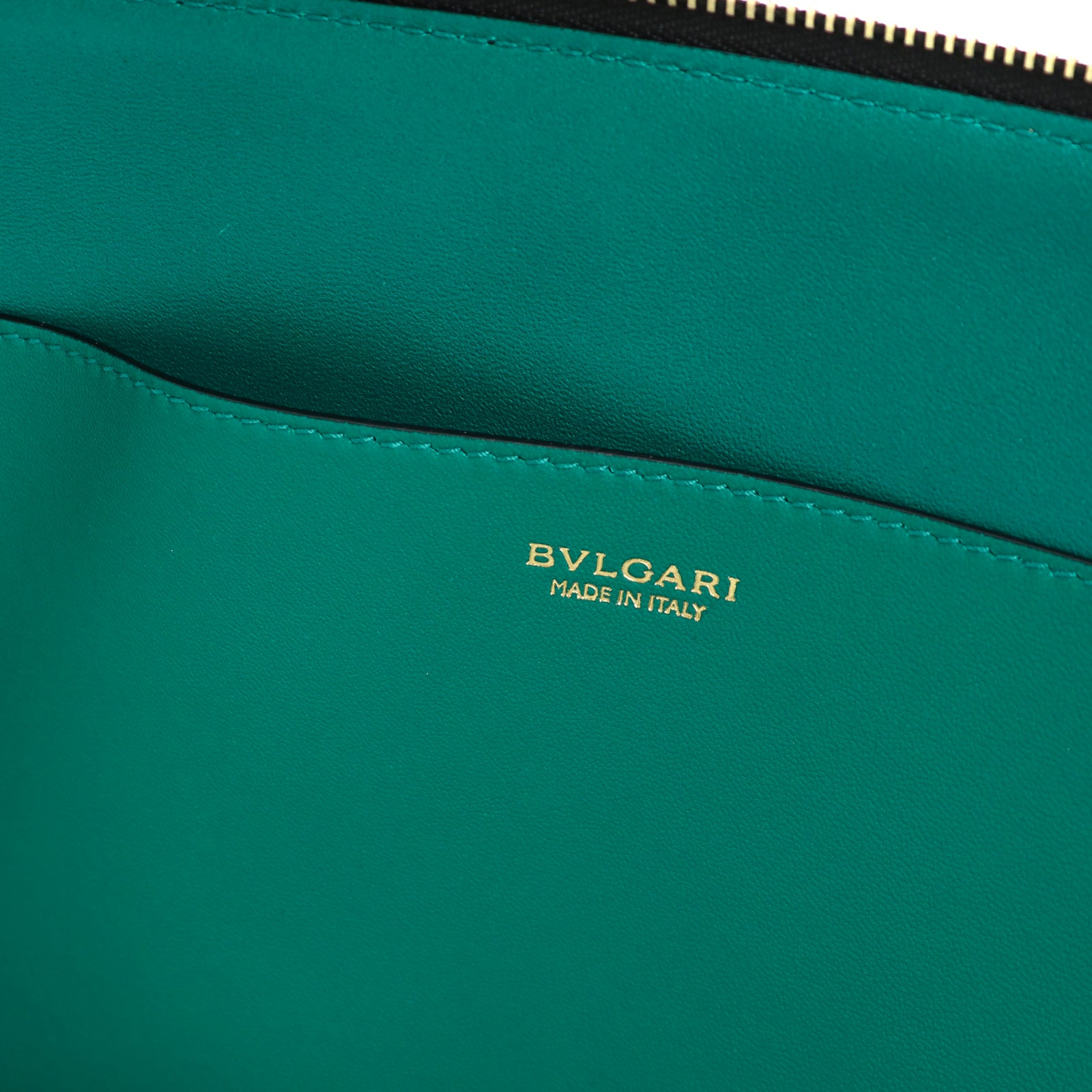 BULGARI - Pochette Serpenti en cuir noir