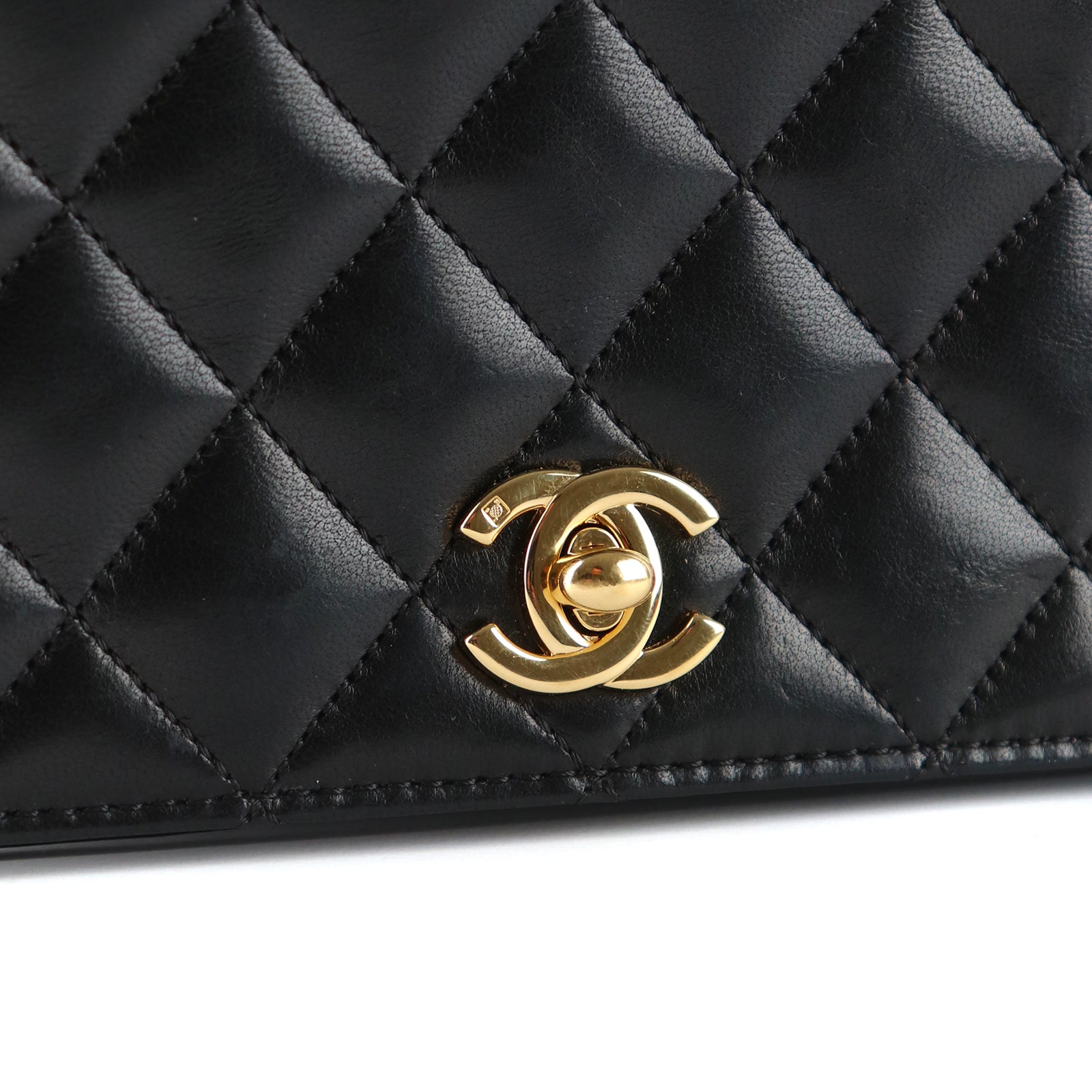 CHANEL - Sac à bandoulière Mademoiselle vintage en cuir matelassé