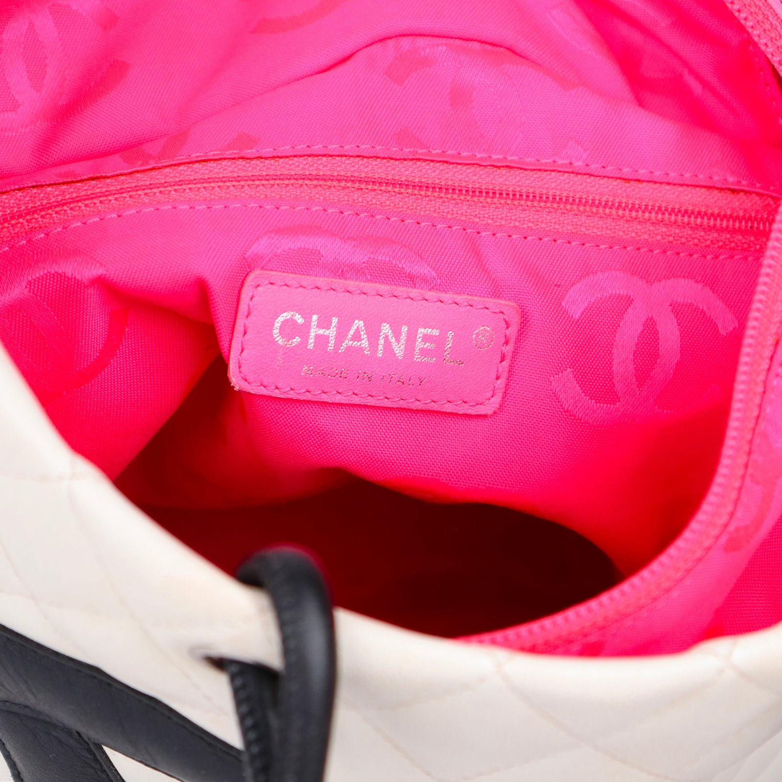 CHANEL - Sac cabas Chanel Cambon en cuir matelassé blanc