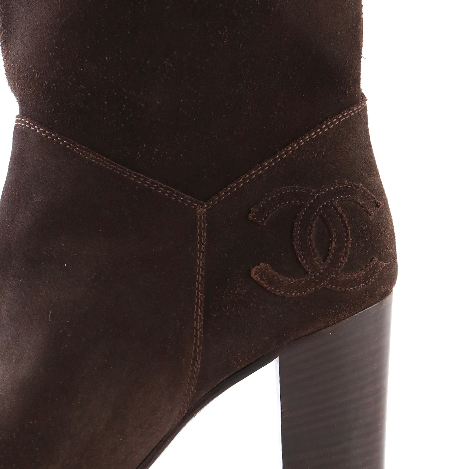 CHANEL - Bottes longues en daim (T40)