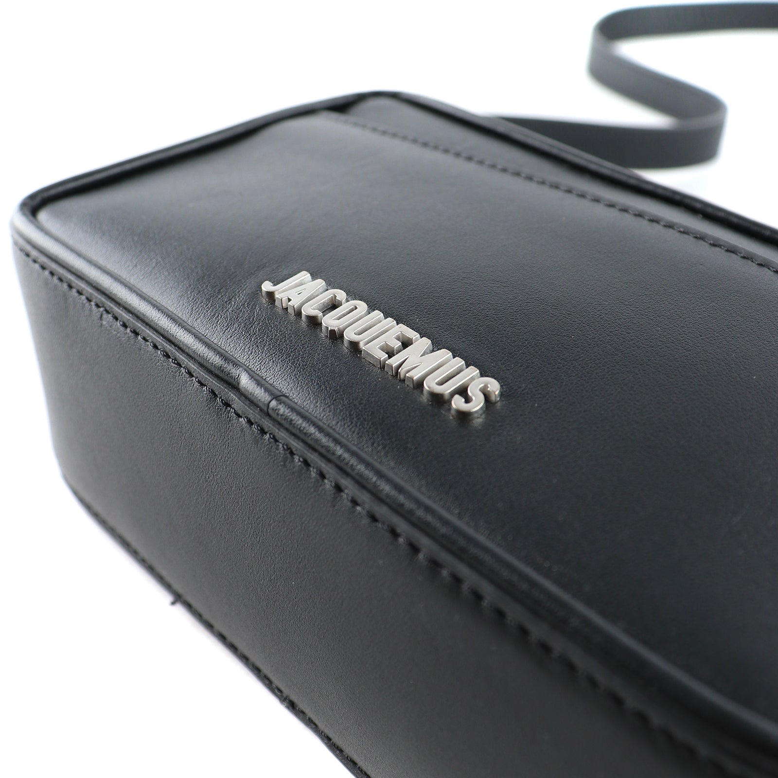 JACQUEMUS - Sac à bandoulière Le Baneto en cuir lisse noir