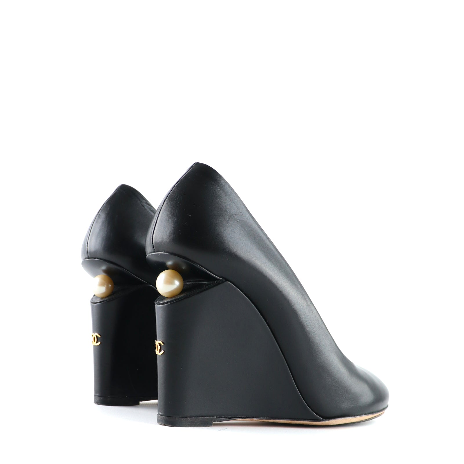 CHANEL - Escarpins compensées avec perles (T37)