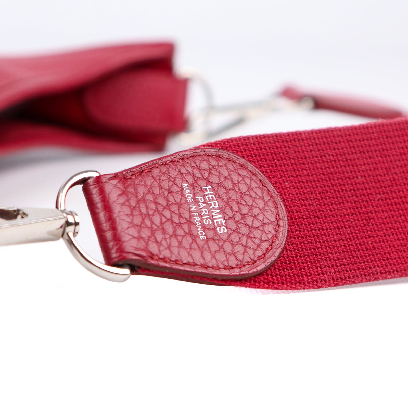 HERMÈS - Sac à bandoulière Evelyne 29 III taurillon clémence grenat