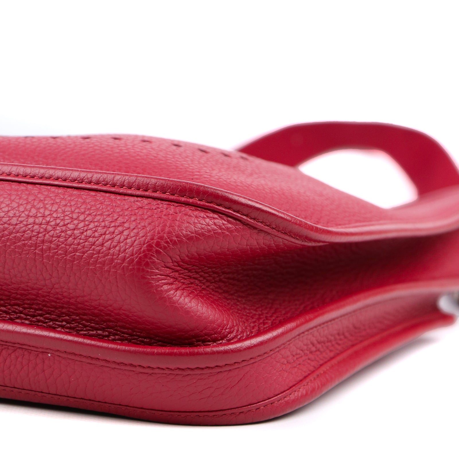 HERMÈS - Sac à bandoulière Evelyne 29 III taurillon clémence grenat