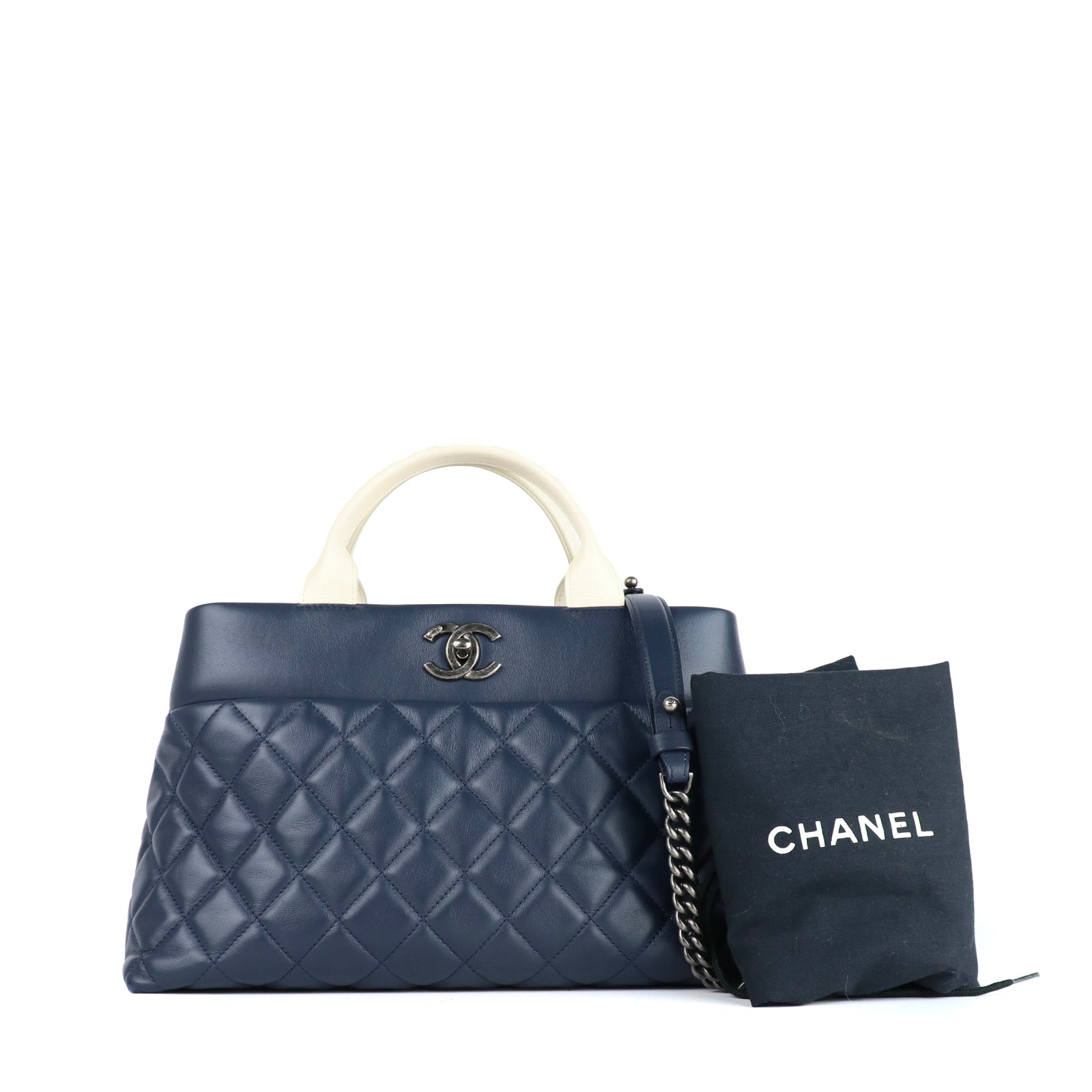 CHANEL - Sac Airlines Portobello en cuir matelassé bleu marine