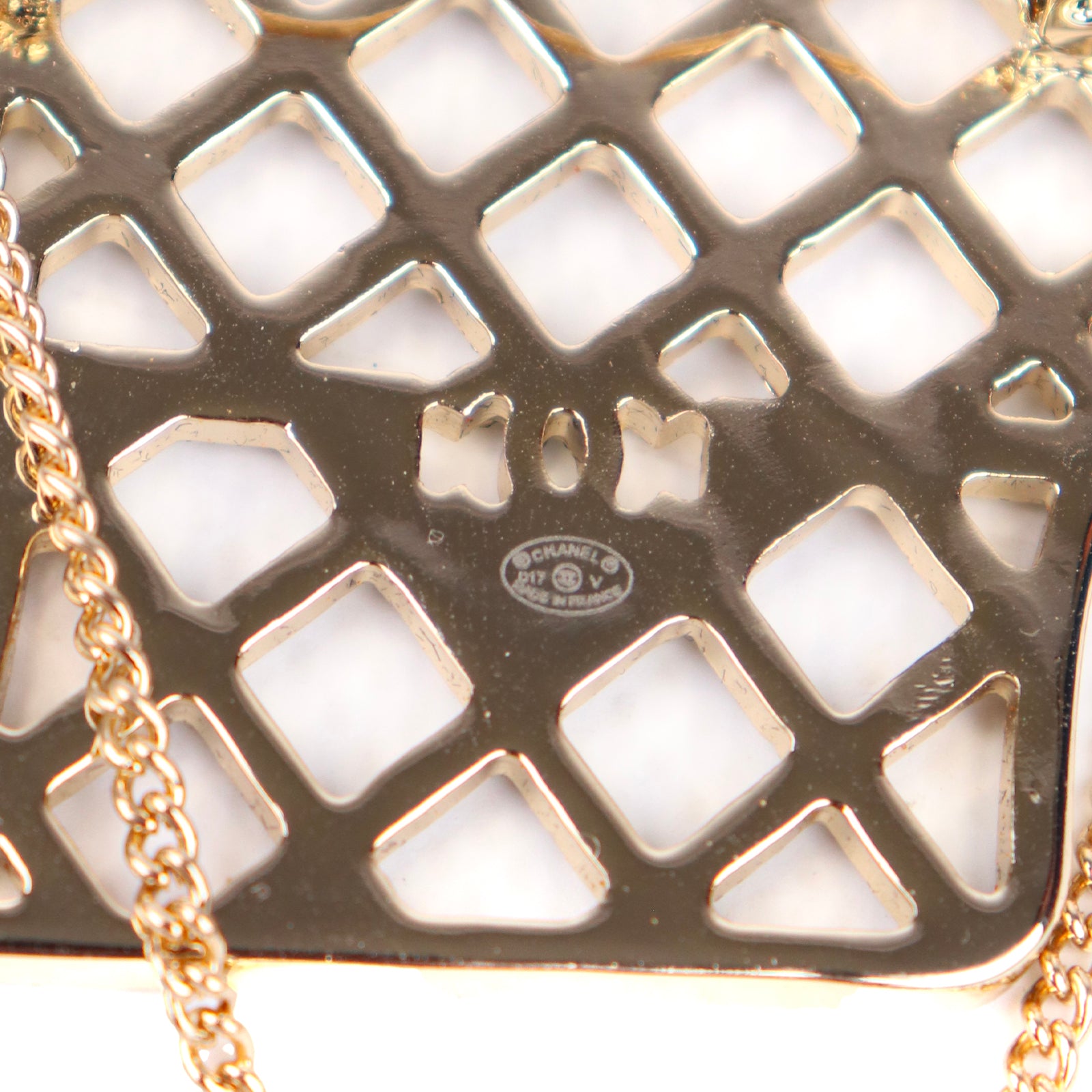 CHANEL - Broche Timeless en strass