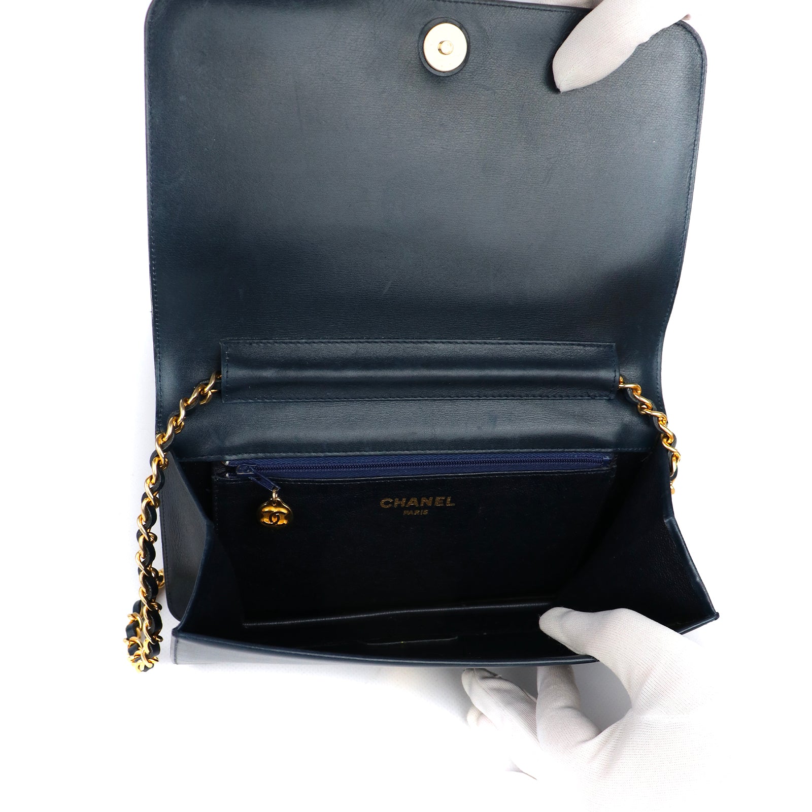 CHANEL - Sac vintage en cuir lisse