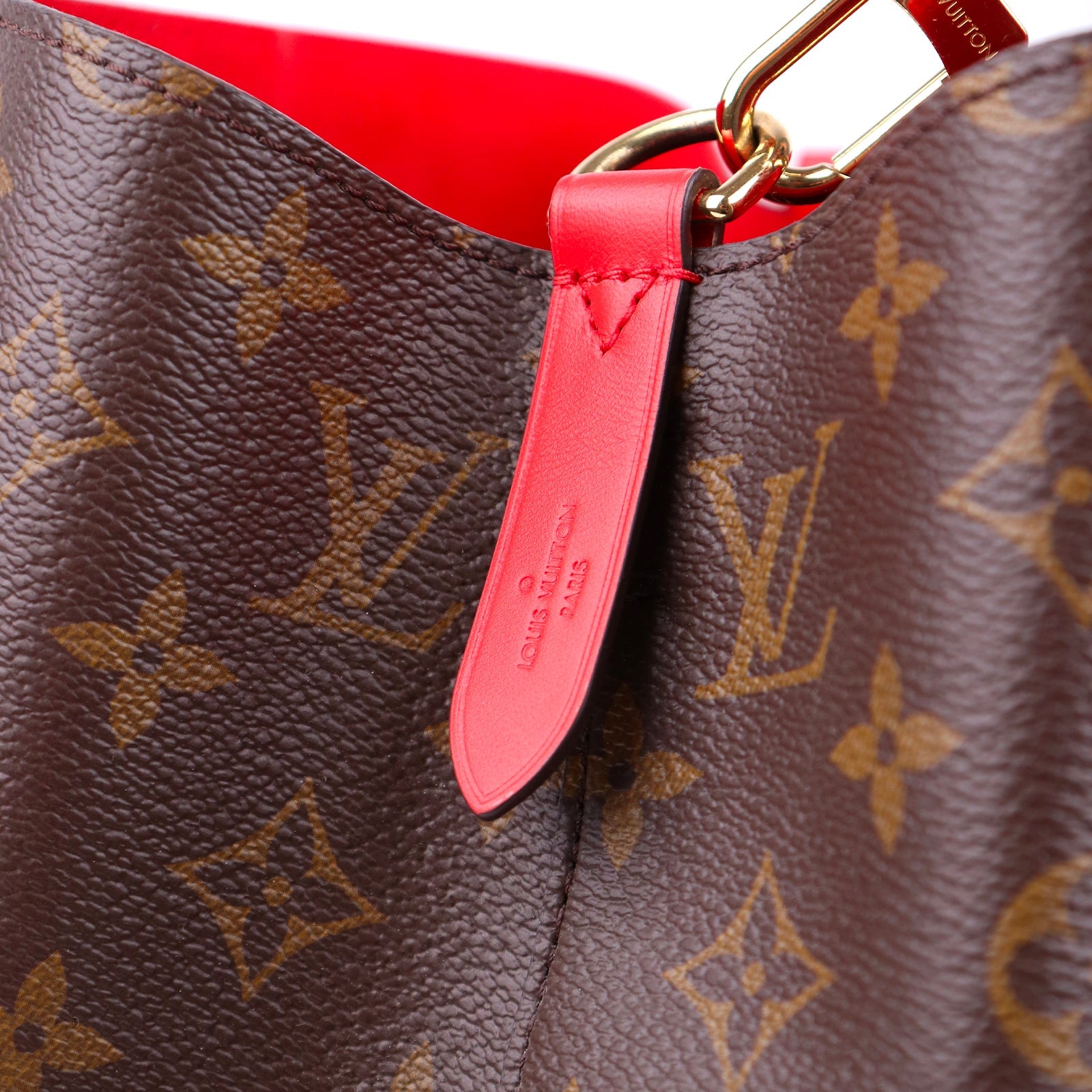 LOUIS VUITTON - Sac à épaule NéoNoé en toile monogramme et cuir rouge coquelicot