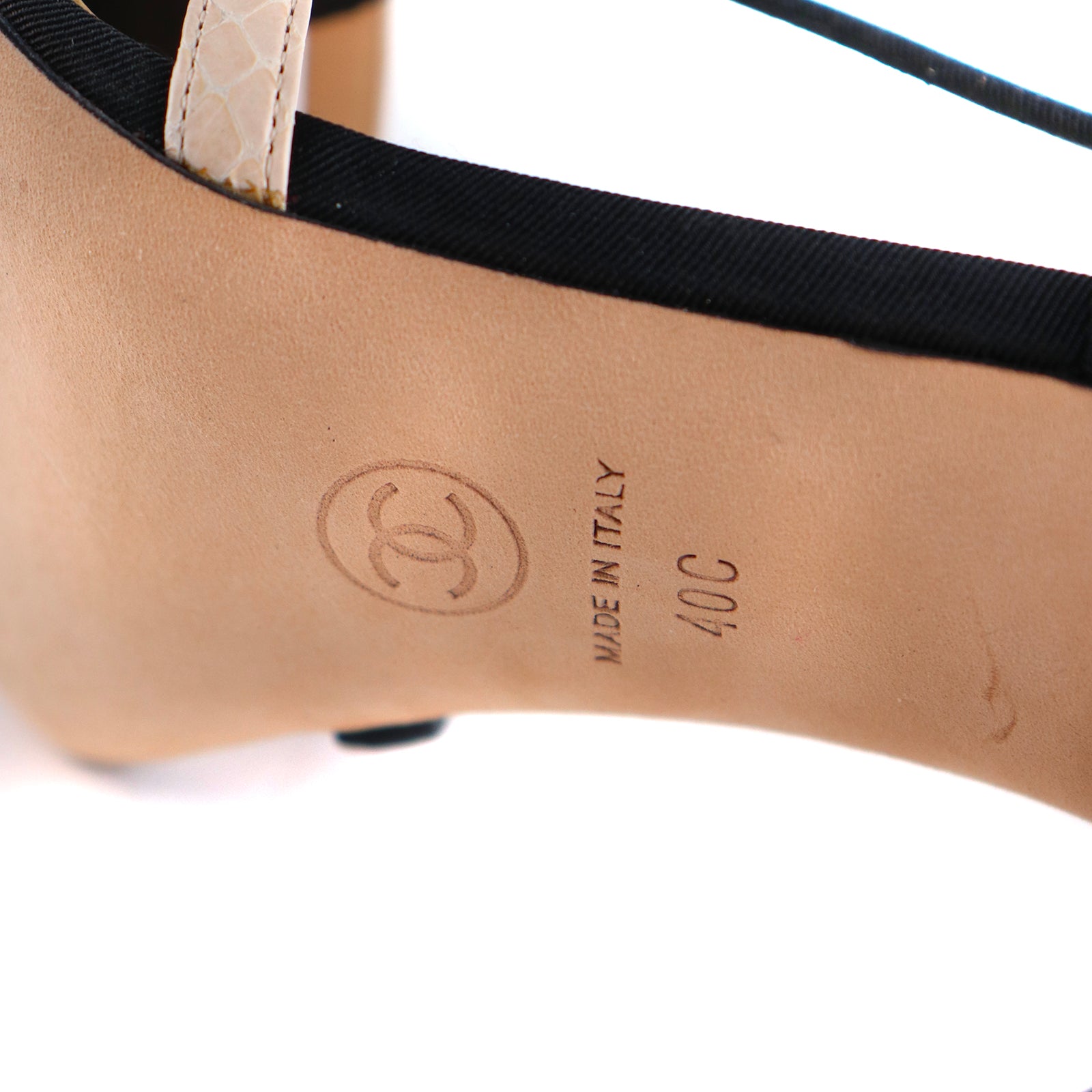 CHANEL - Escarpins en cuir (T40)