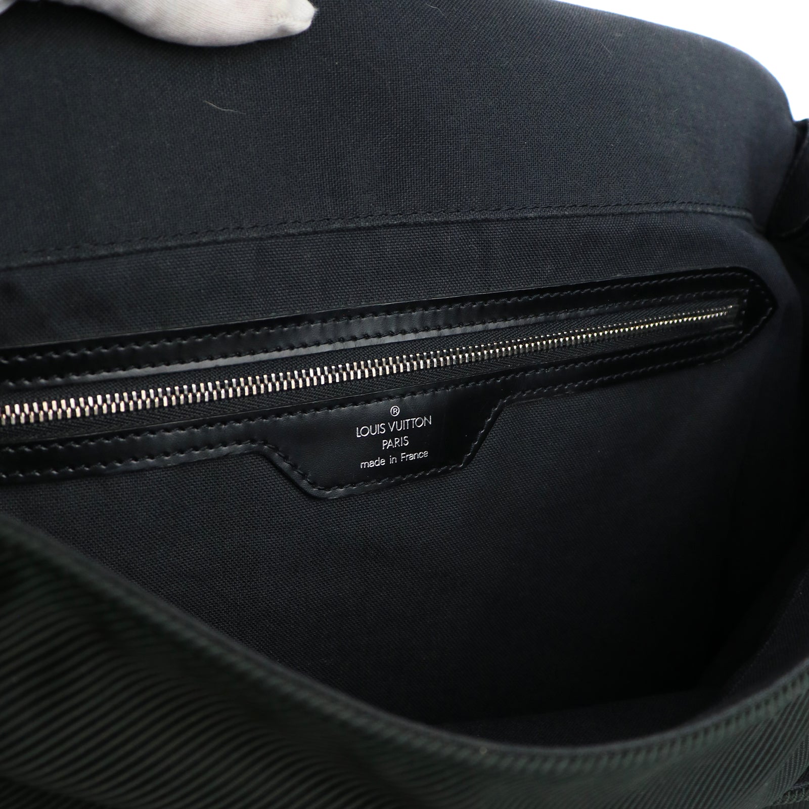 LOUIS VUITTON - Sac à bandoulière Taiga Dersou Messenger