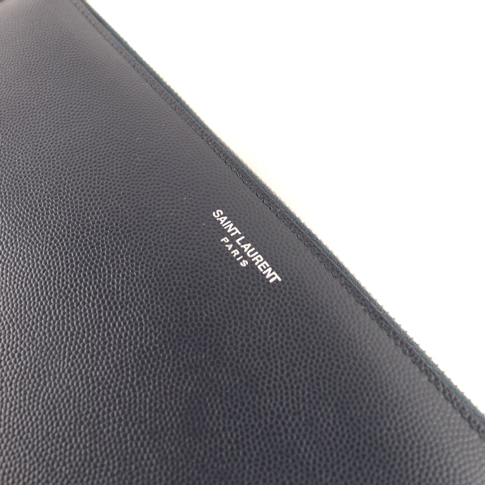 SAINT LAURENT - Pochette en cuir grainé bleu marine