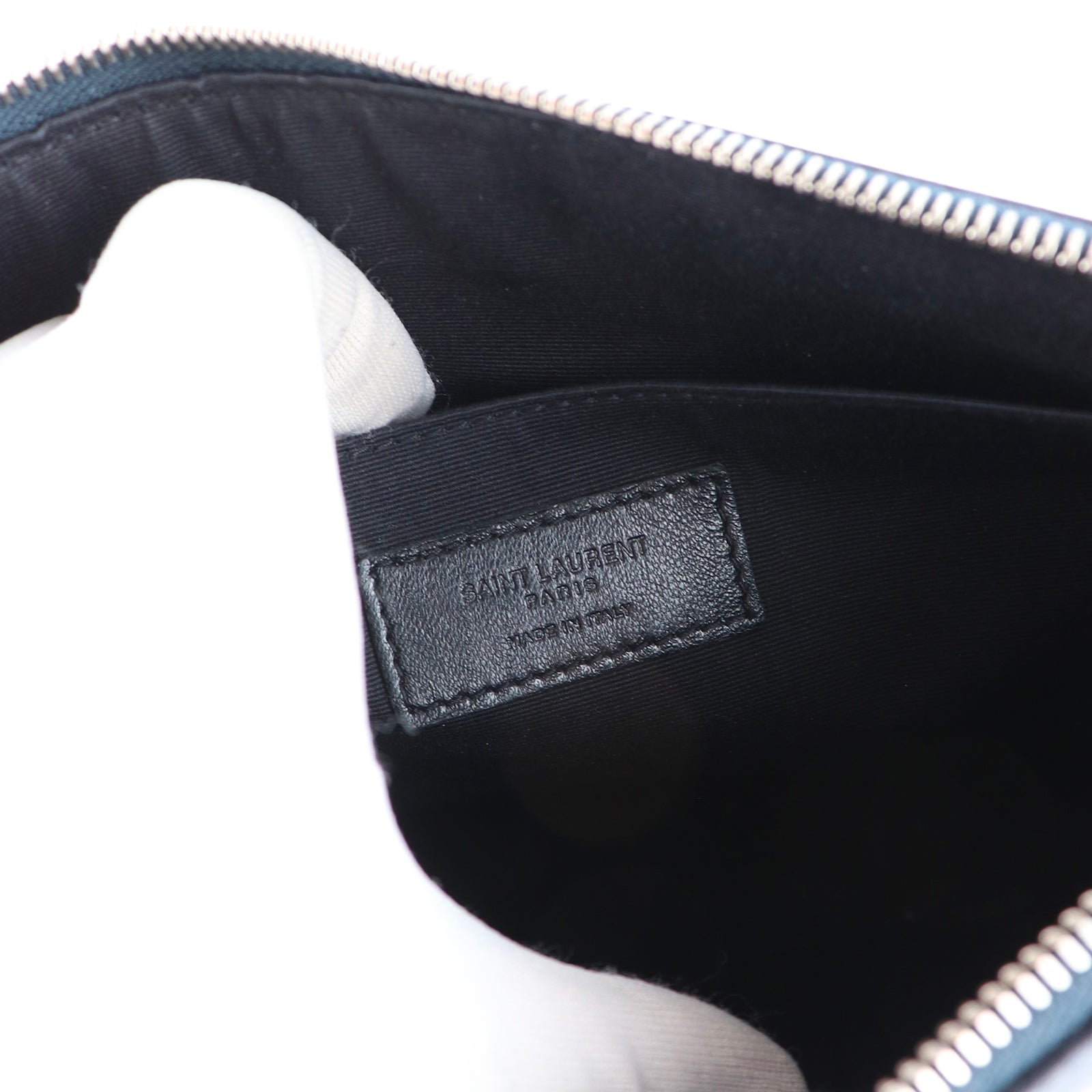 SAINT LAURENT - Pochette en cuir grainé bleu marine