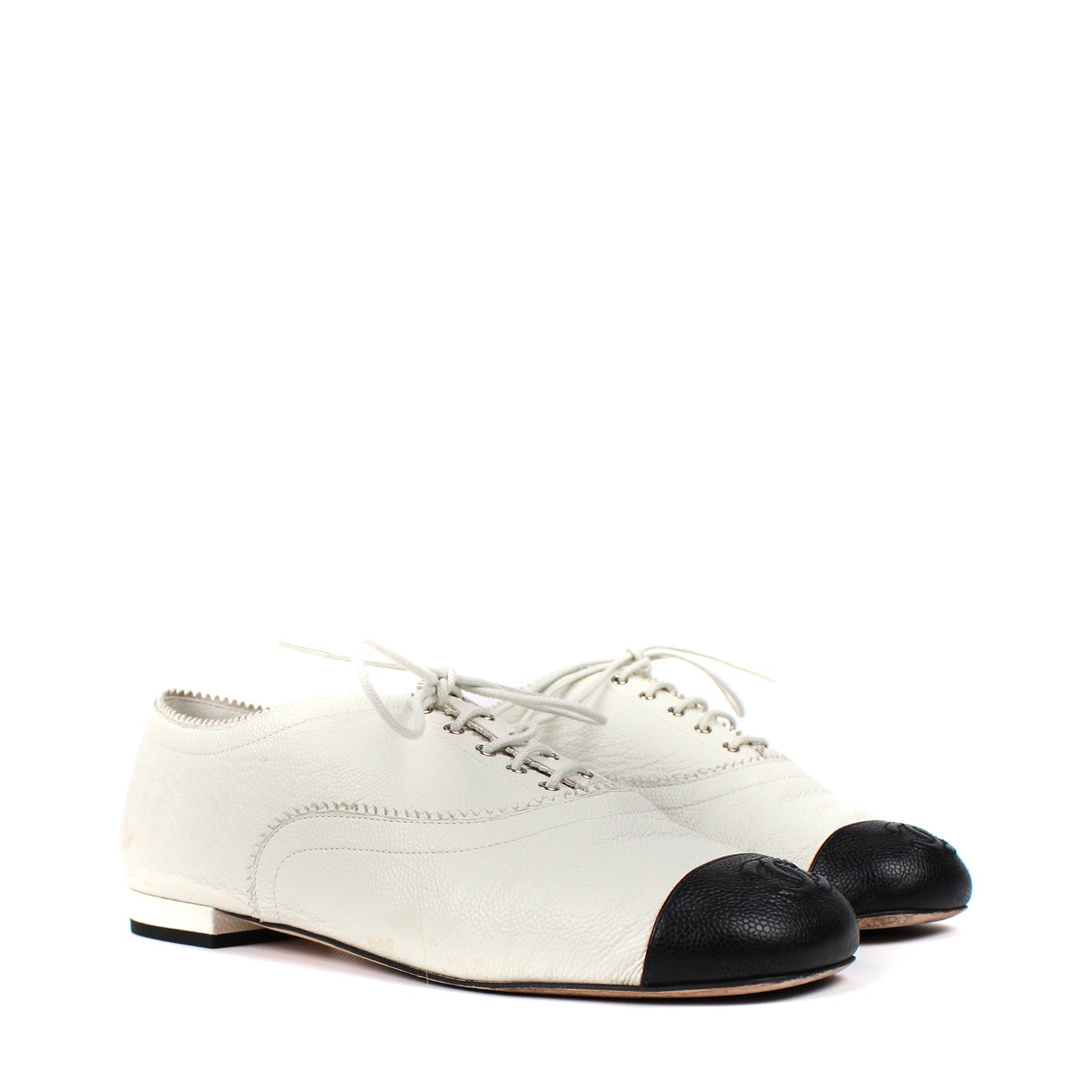CHANEL - Leather derbies (T38)