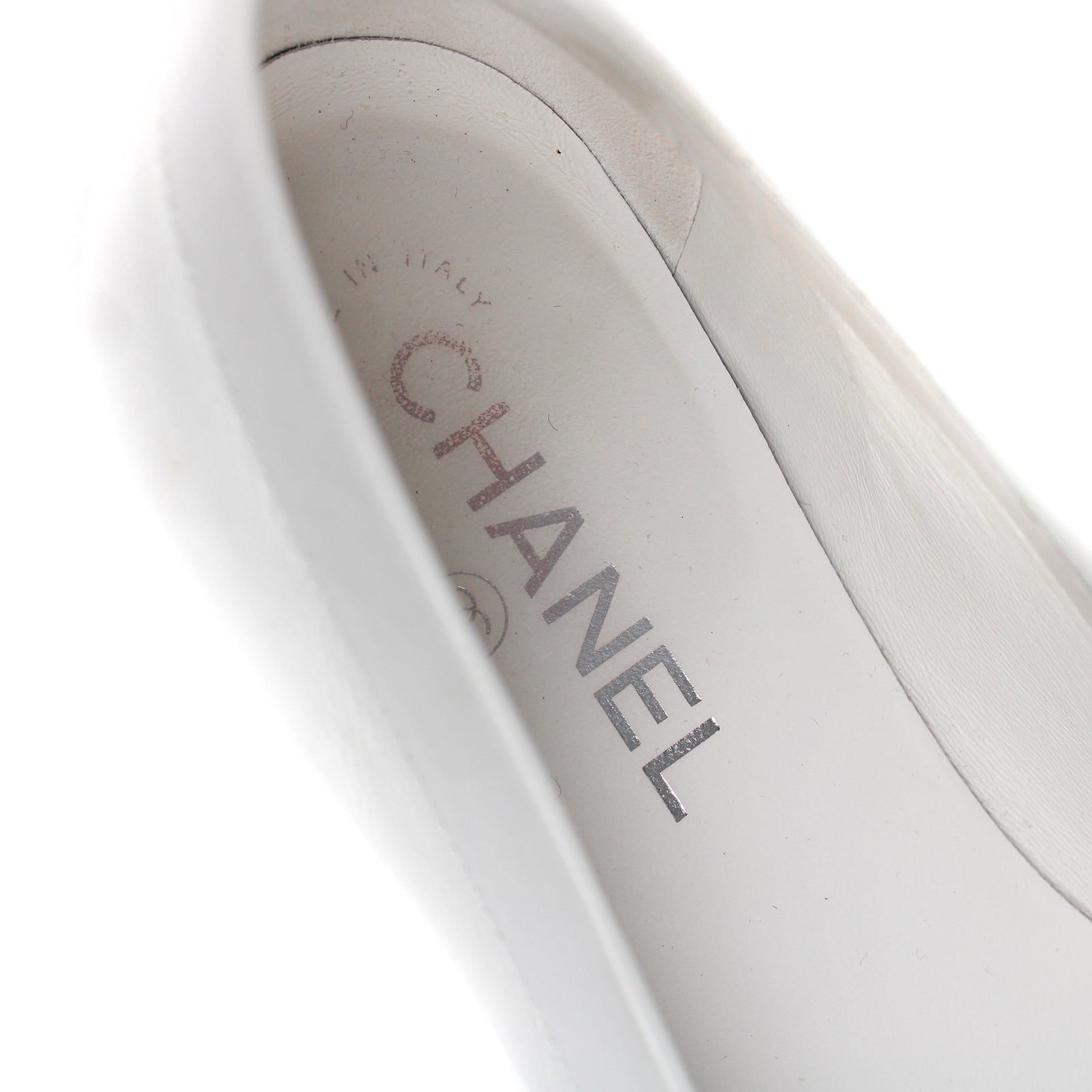 CHANEL - Ballerines en cuir (T38,5)