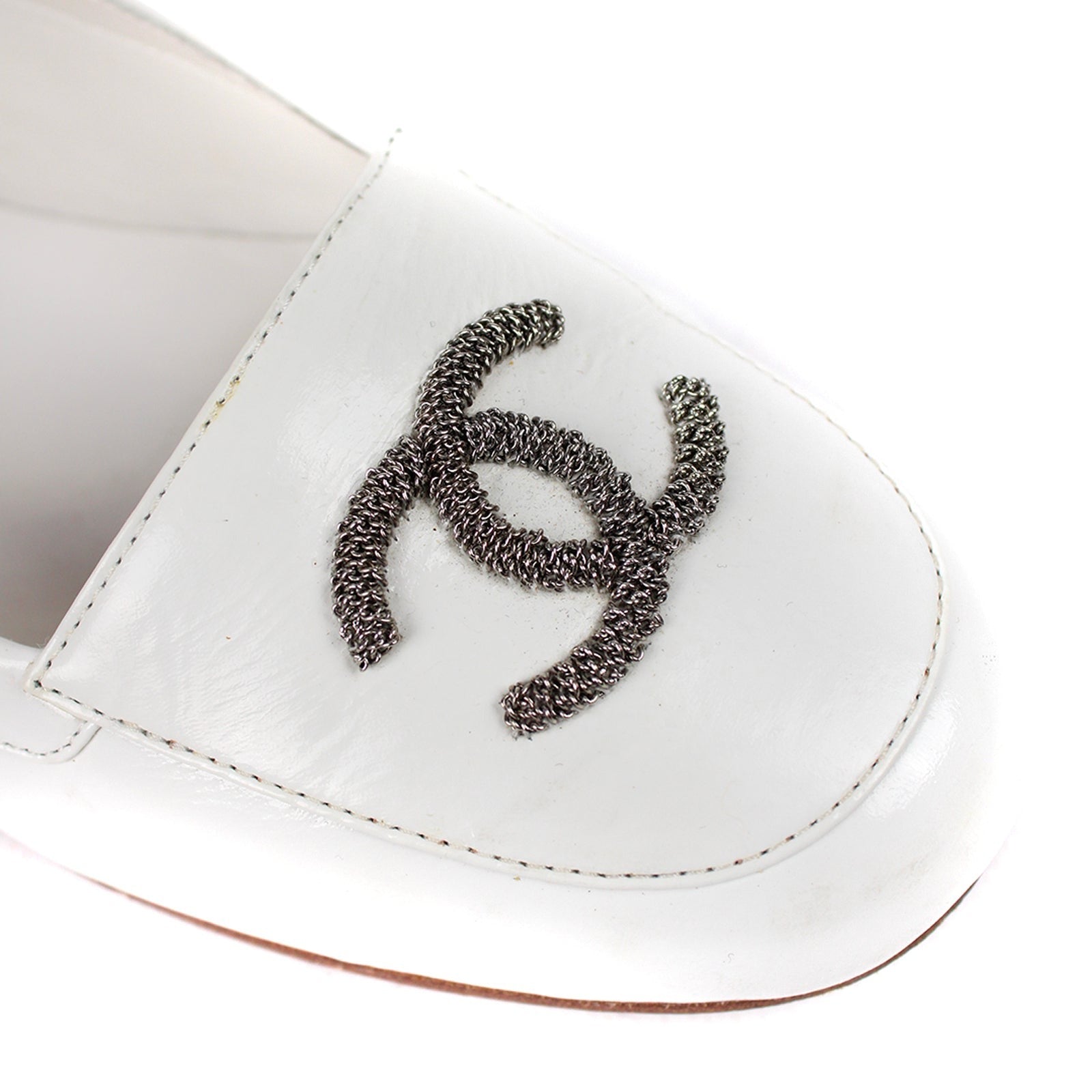 CHANEL - Ballerines en cuir (T38,5)