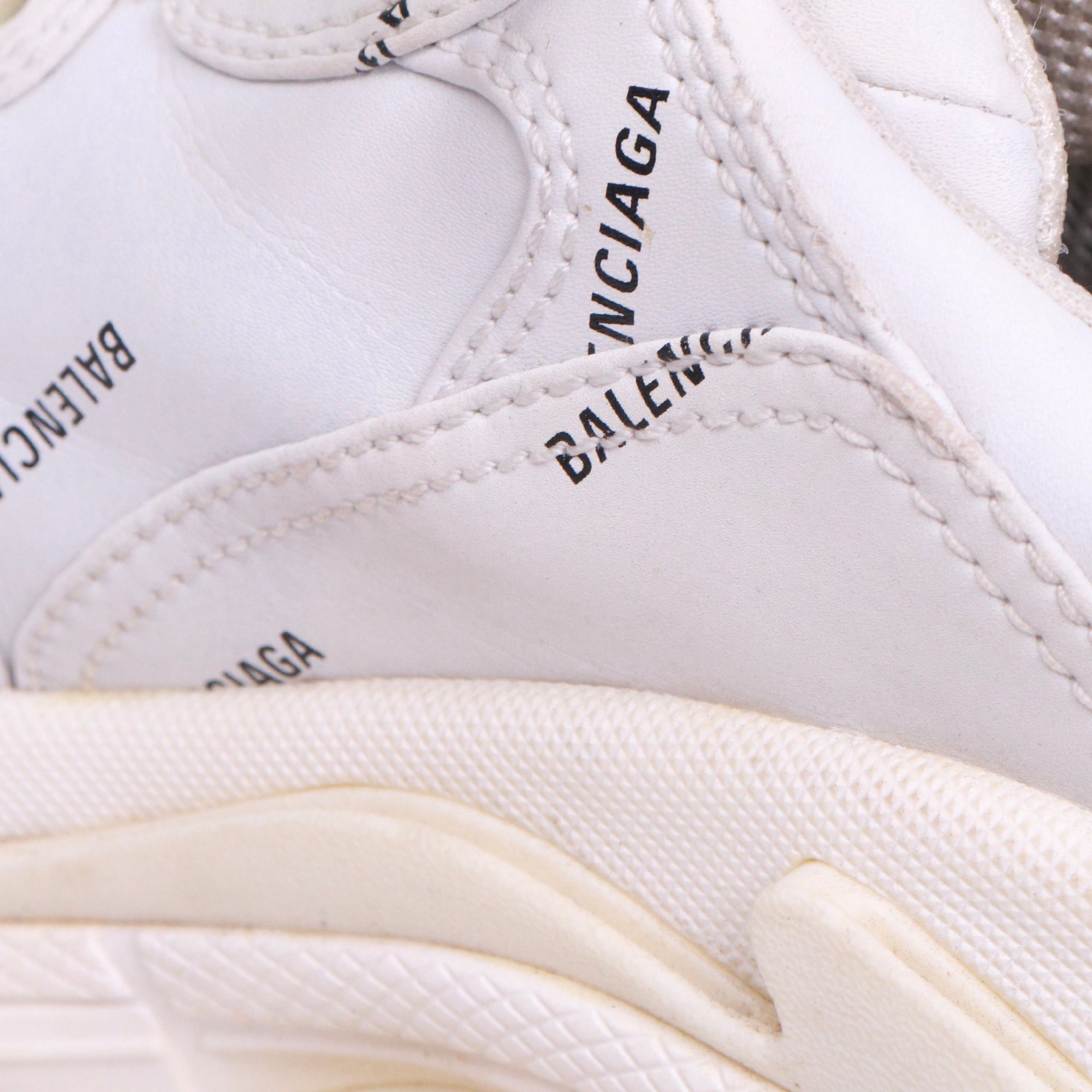 BALENCIAGA - Sneakers Triple S Balenciaga en cuir blanc (T37)