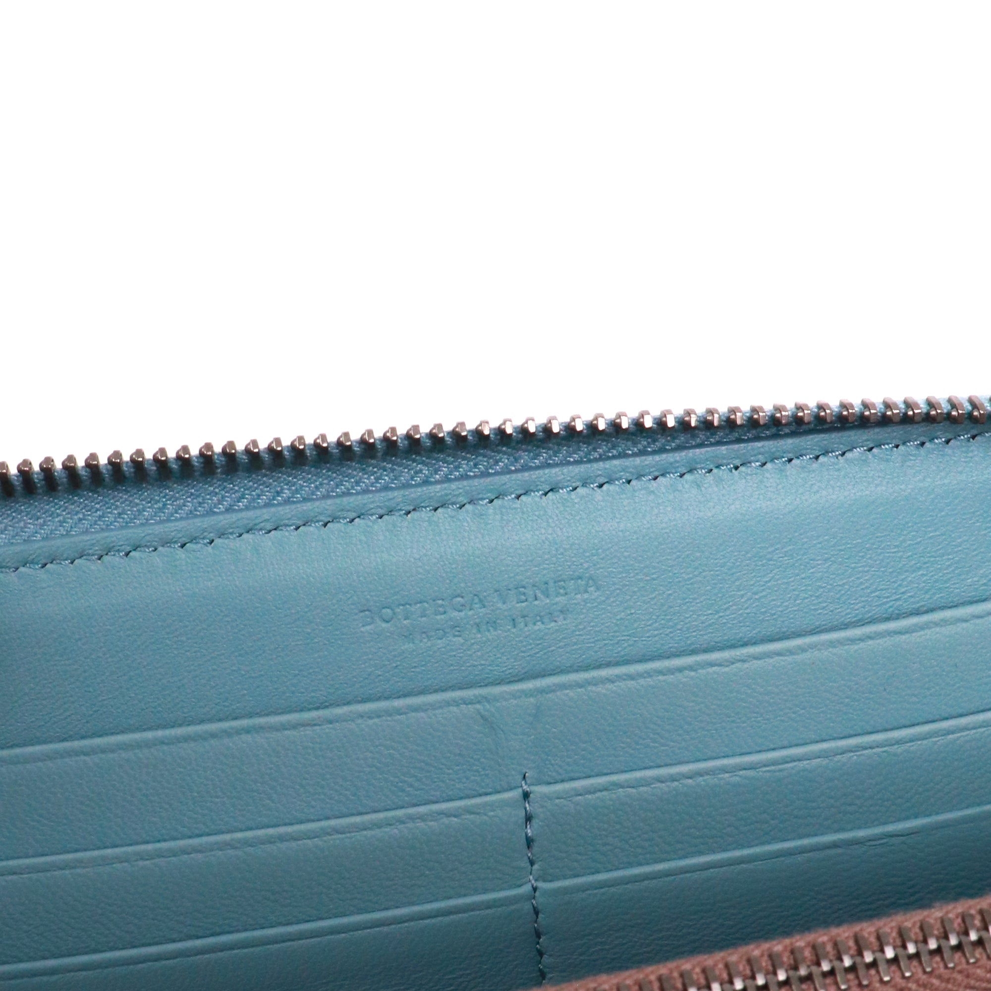 BOTTEGA VENETA - Portefeuille à fermeture zippée Bottega Veneta en cuir intrecciato bleu