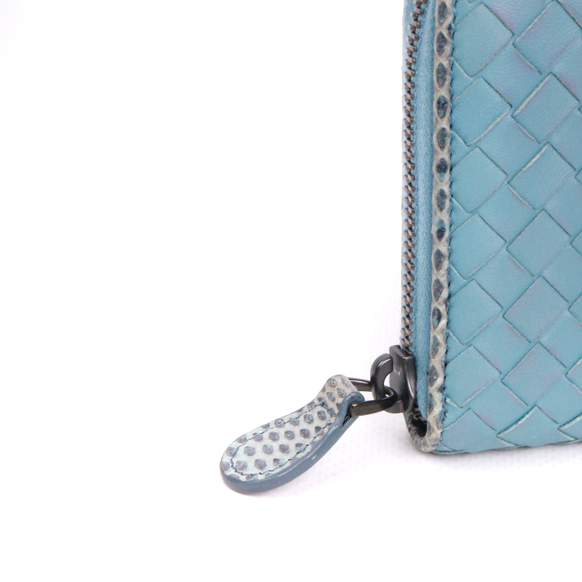BOTTEGA VENETA - Portefeuille à fermeture zippée Bottega Veneta en cuir intrecciato bleu