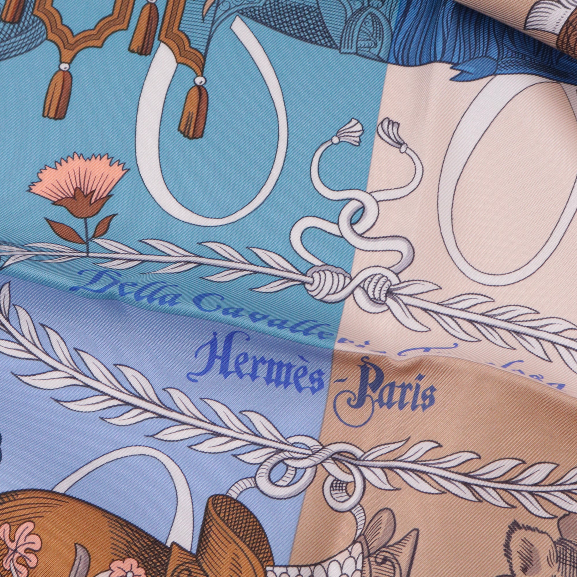 HERMÈS - Carré 90 Della Cavalleria Hermès en soie bleu
