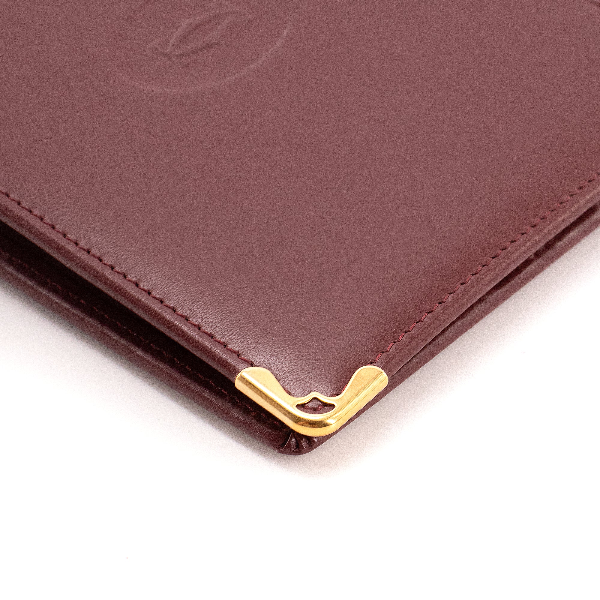 CARTIER - Portefeuille Compact Cartier en cuir bordeaux