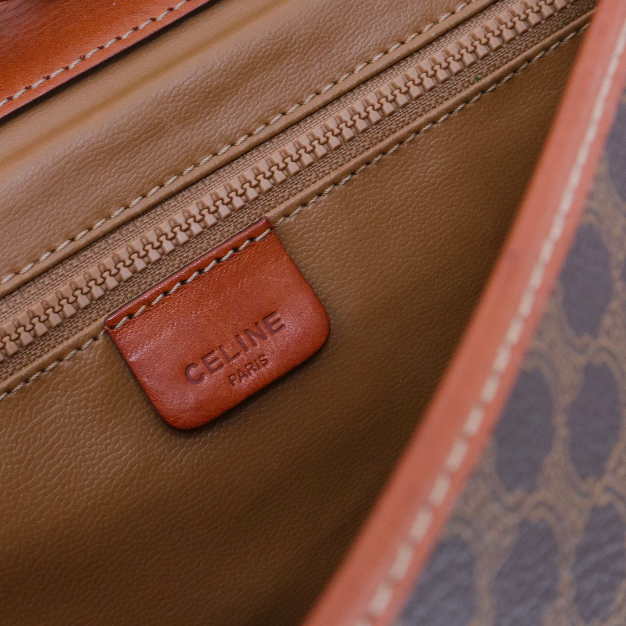 CELINE - Sac à bandoulière Celine en toile enduite monogrammée vintage