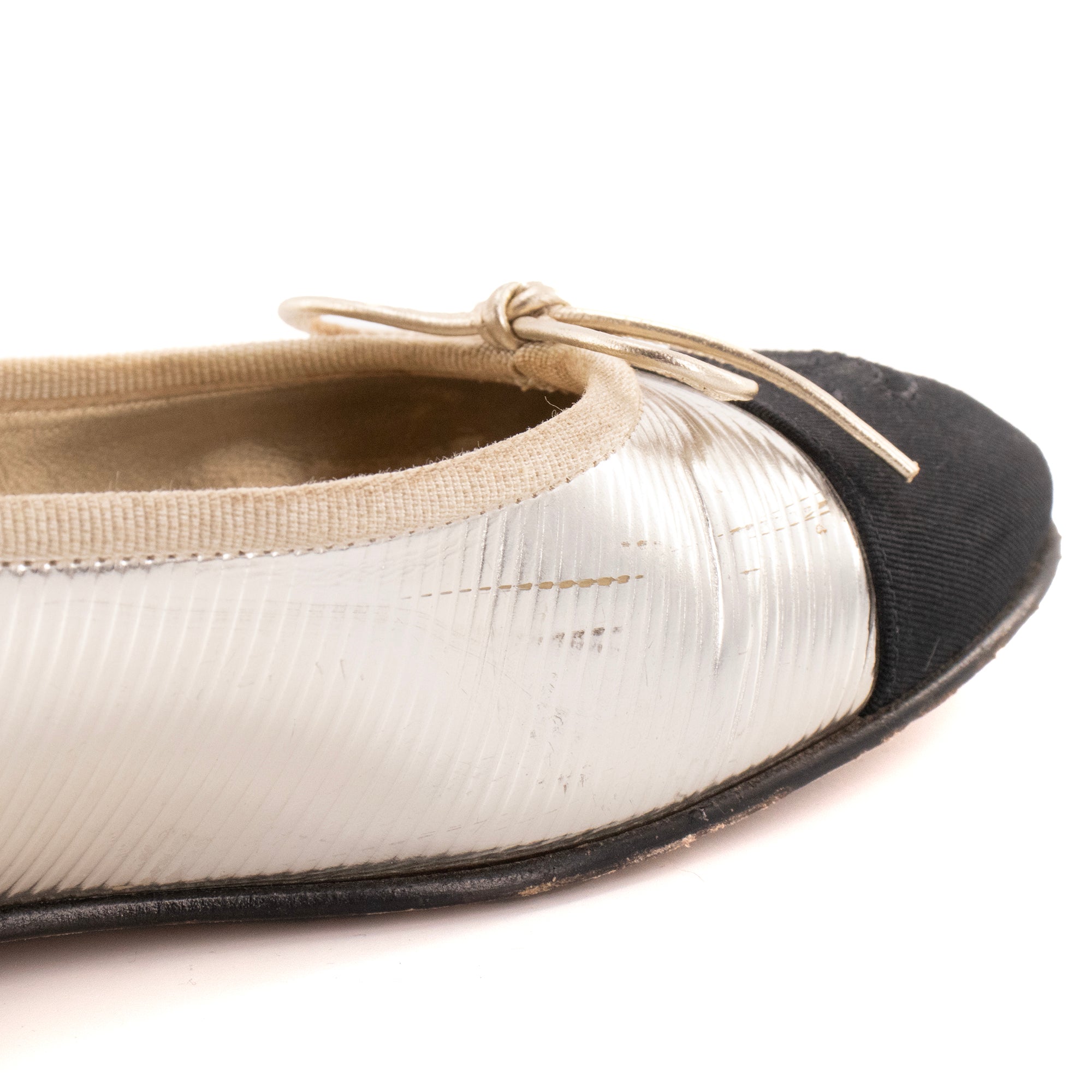 CHANEL - Ballerines CC Chanel en cuir mordoré (T38)