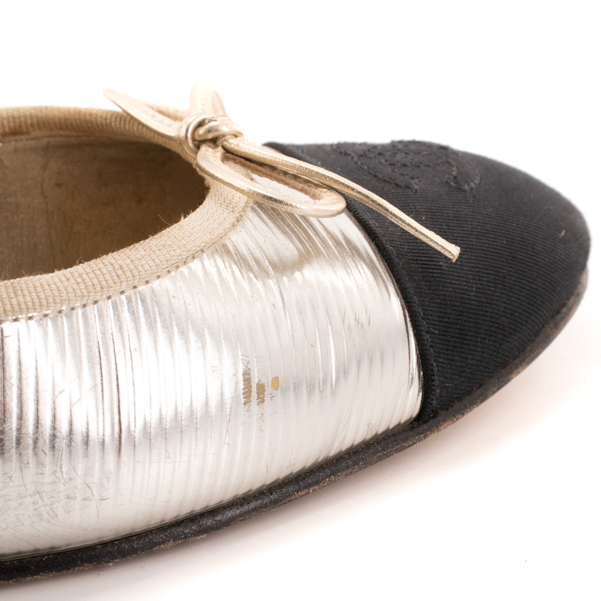 CHANEL - Ballerines CC Chanel en cuir mordoré (T38)