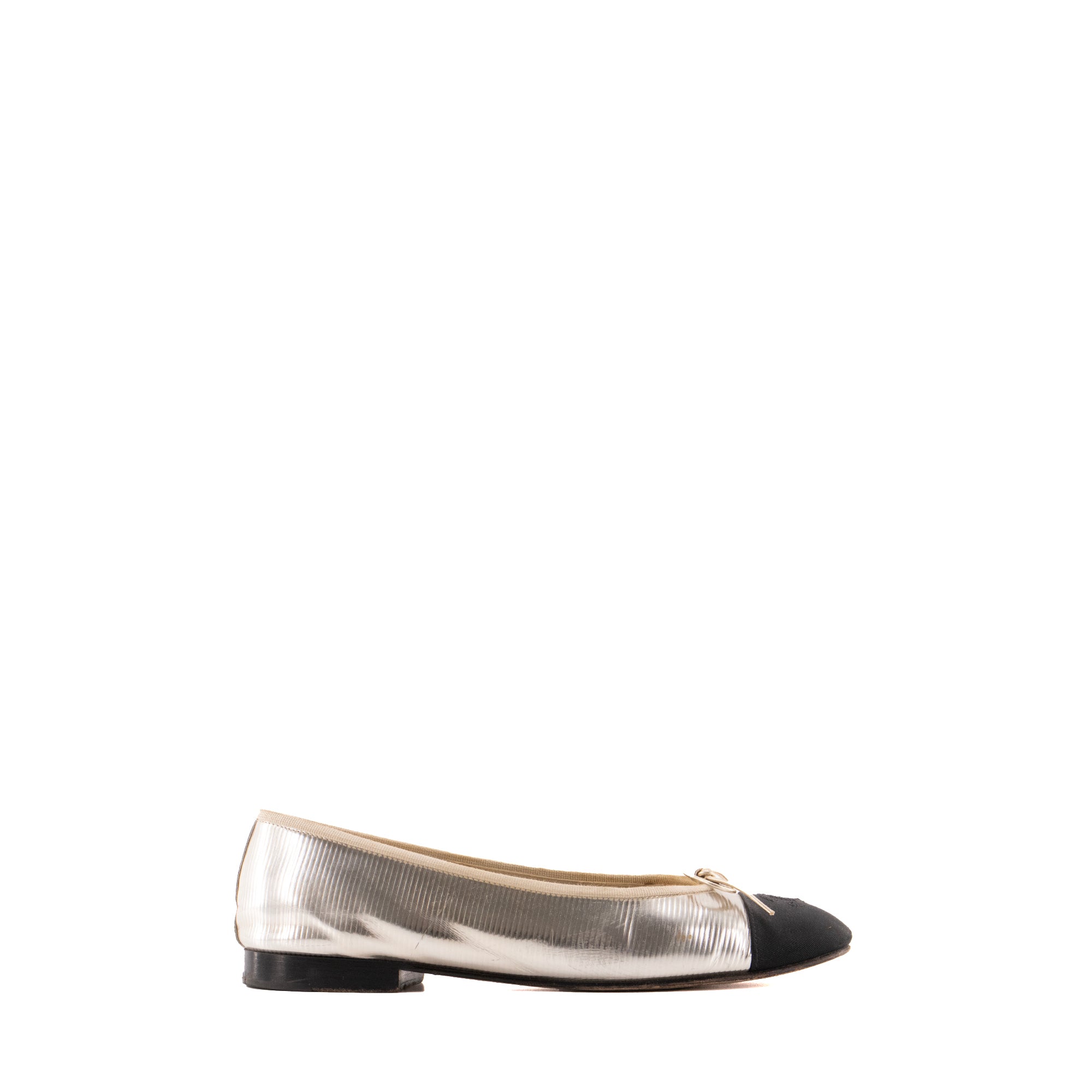 CHANEL - Ballerines CC Chanel en cuir mordoré (T38)