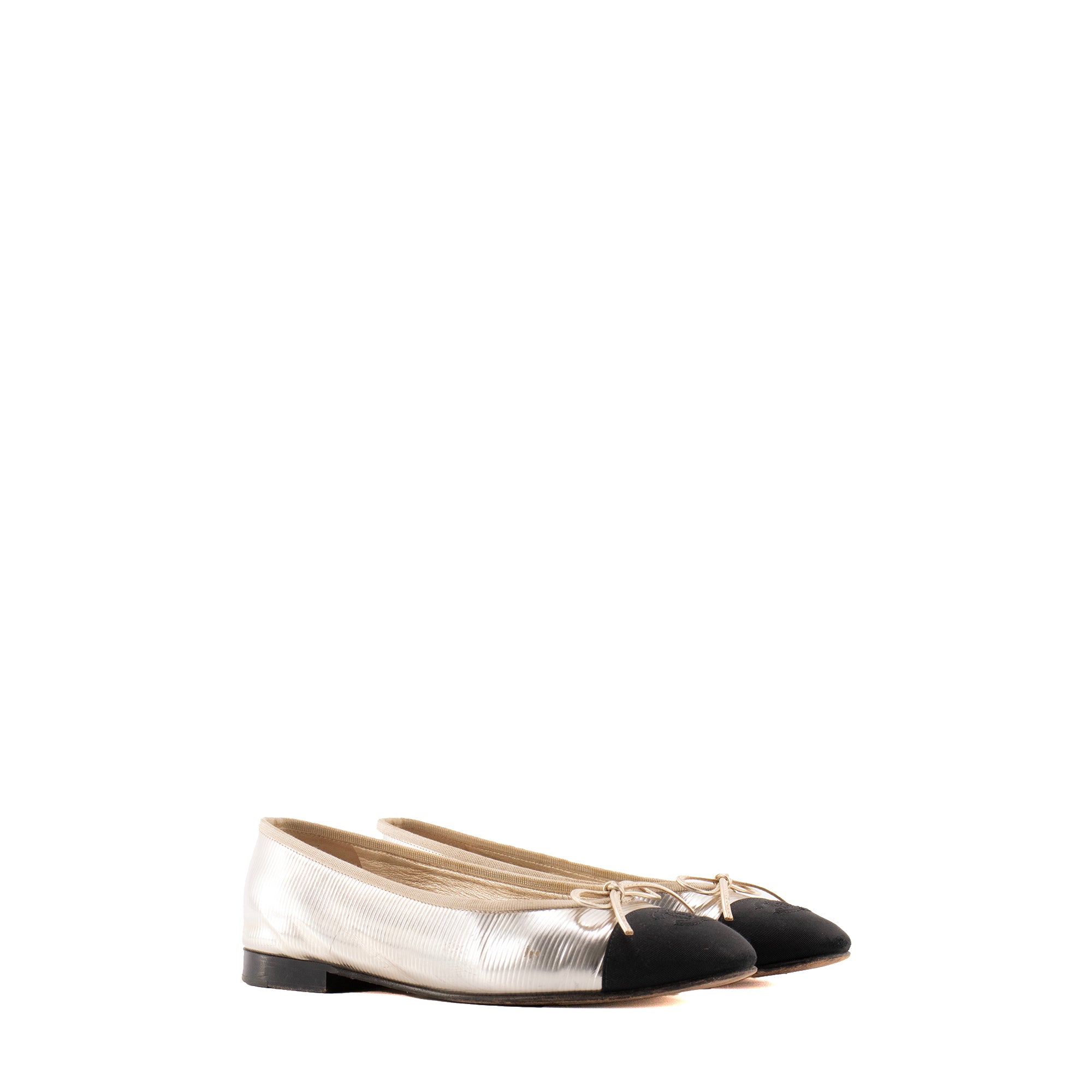 CHANEL - Ballerines CC Chanel en cuir mordoré (T38)