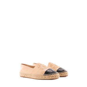 CHANEL - Espadrilles CC Chanel en cuir beige et noir (T38)