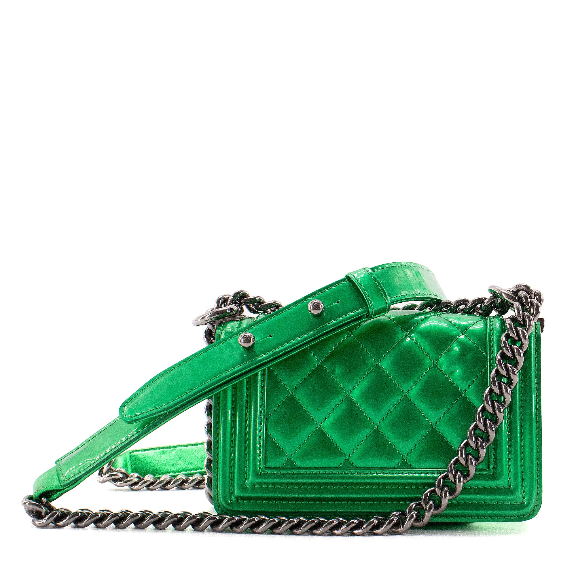 CHANEL - Sac à bandoulière Boy mini Chanel en cuir verni vert métallisé édition limitée