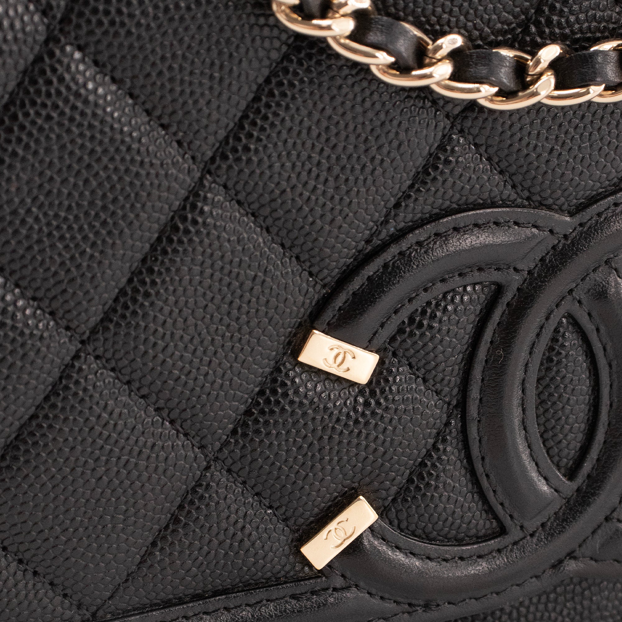 CHANEL - Sac à bandoulière Wallet On Chain Filigree Chanel en cuir caviar noir