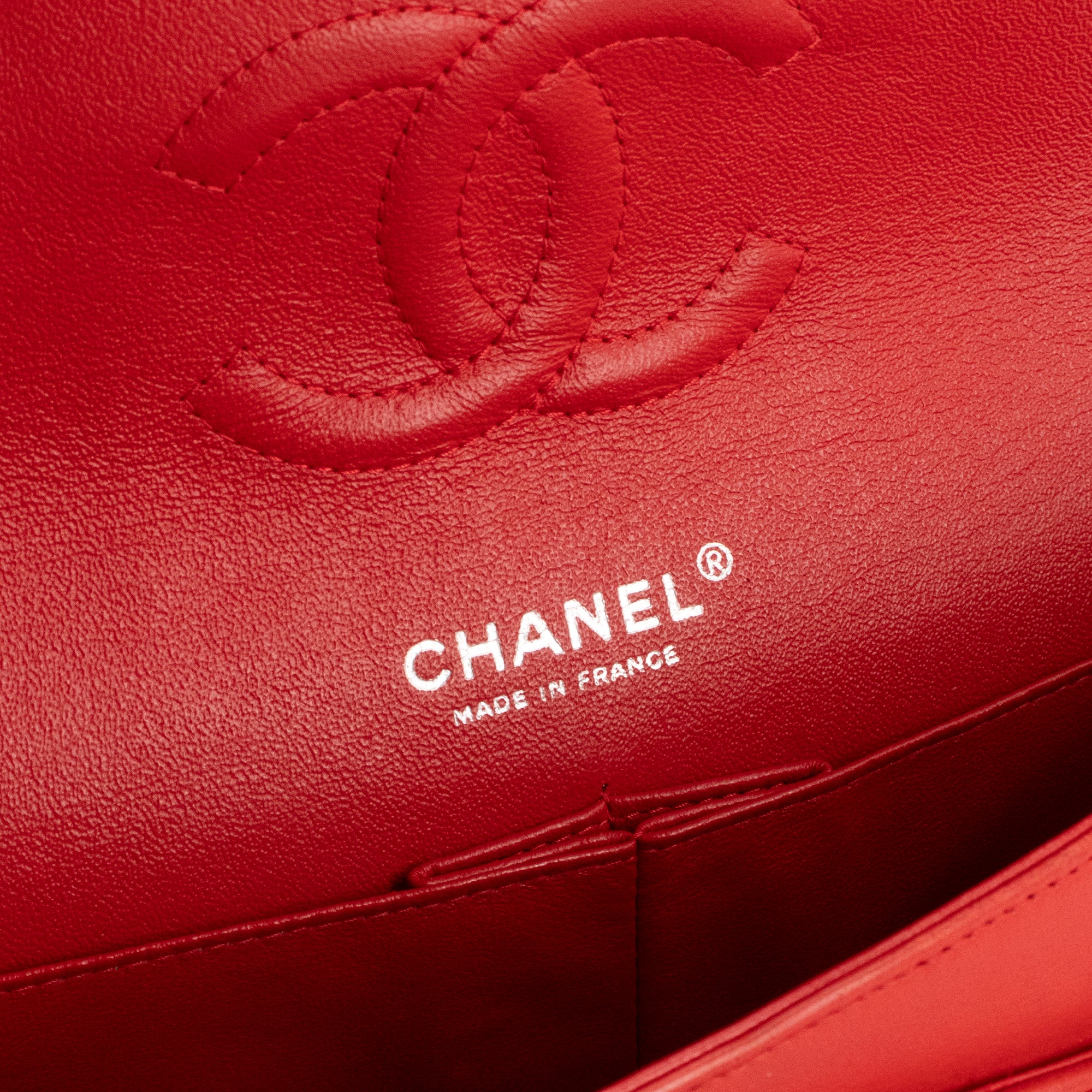 CHANEL - Sac à main Classique/Timeless 11.12 Chanel en cuir lisse rouge