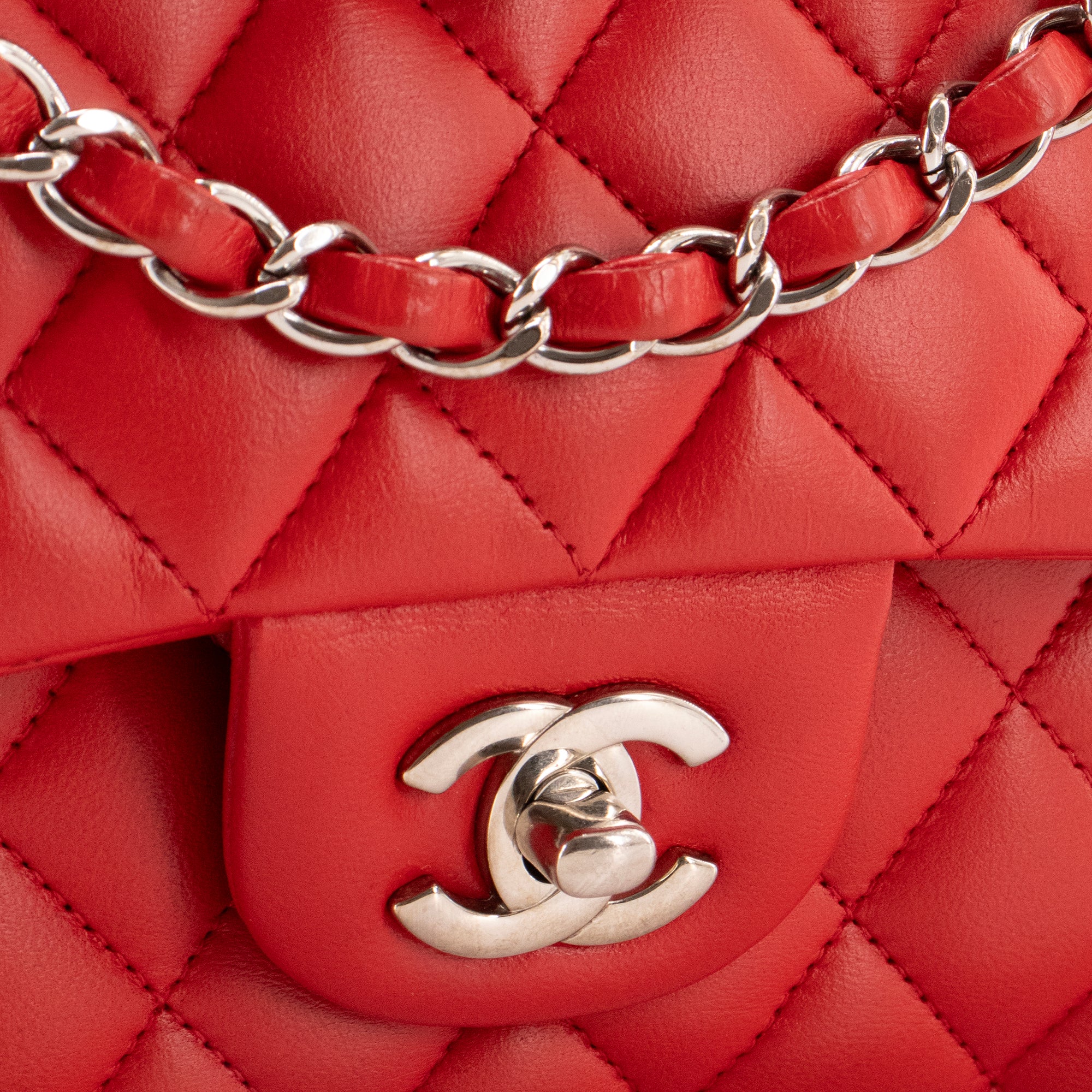 CHANEL - Sac à main Classique/Timeless 11.12 Chanel en cuir lisse rouge