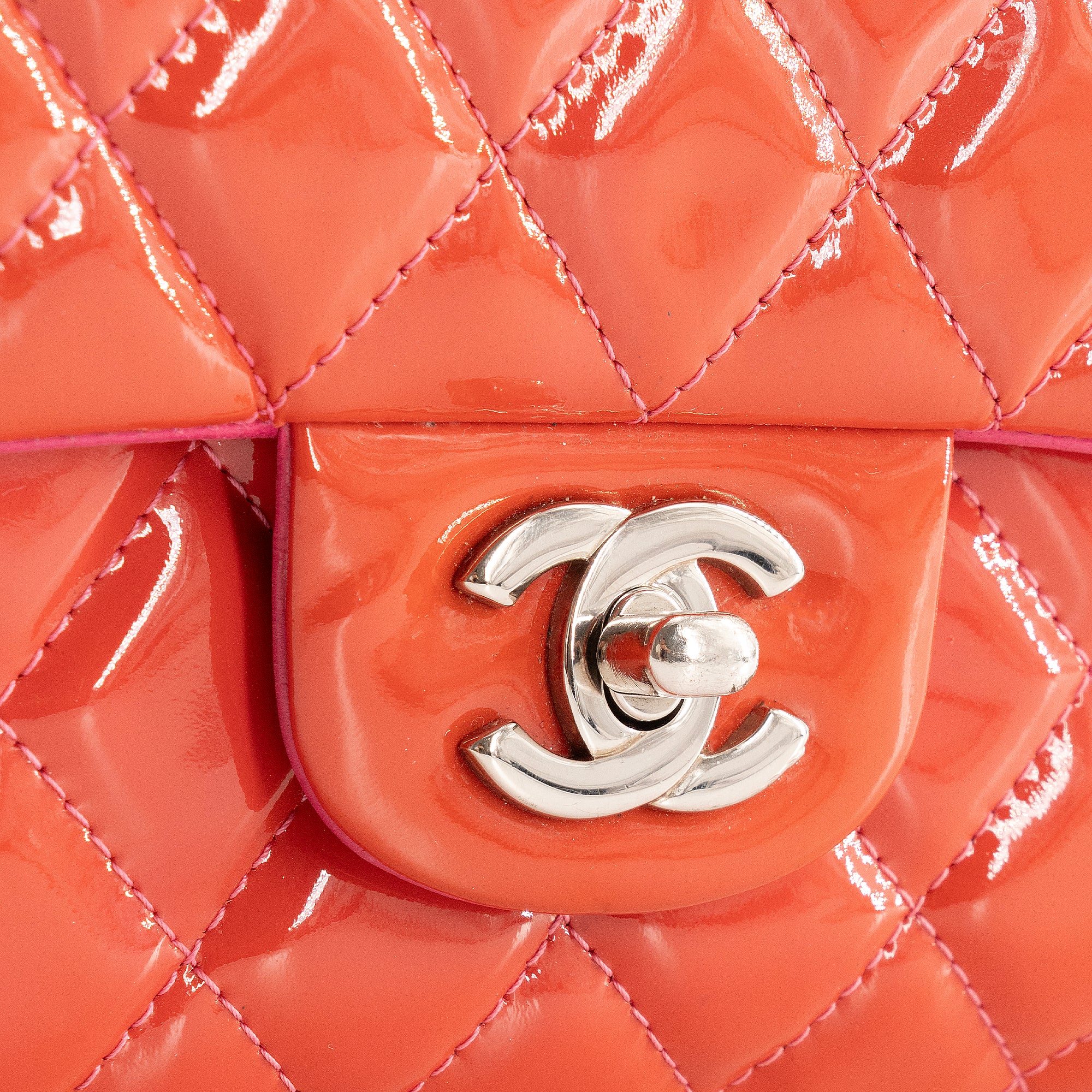 CHANEL - Sac à main Classique/Timeless 11.12 Chanel en cuir verni orange